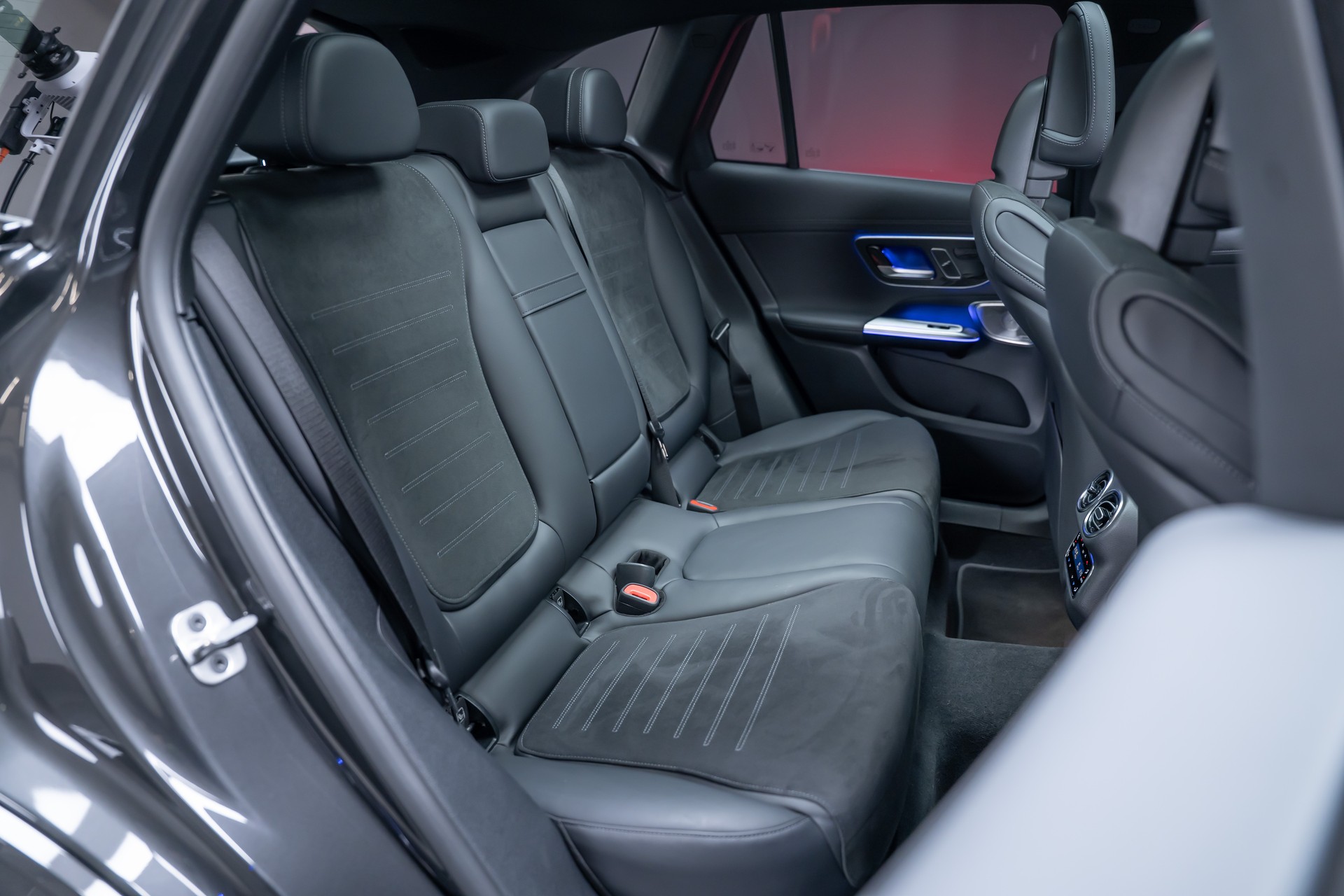 MERCEDES-BENZ GLC 300 AMG Line 4matic / CH-Fahrzeug / Panorama-Schiebedach / Head-Up / Burmester-image-43