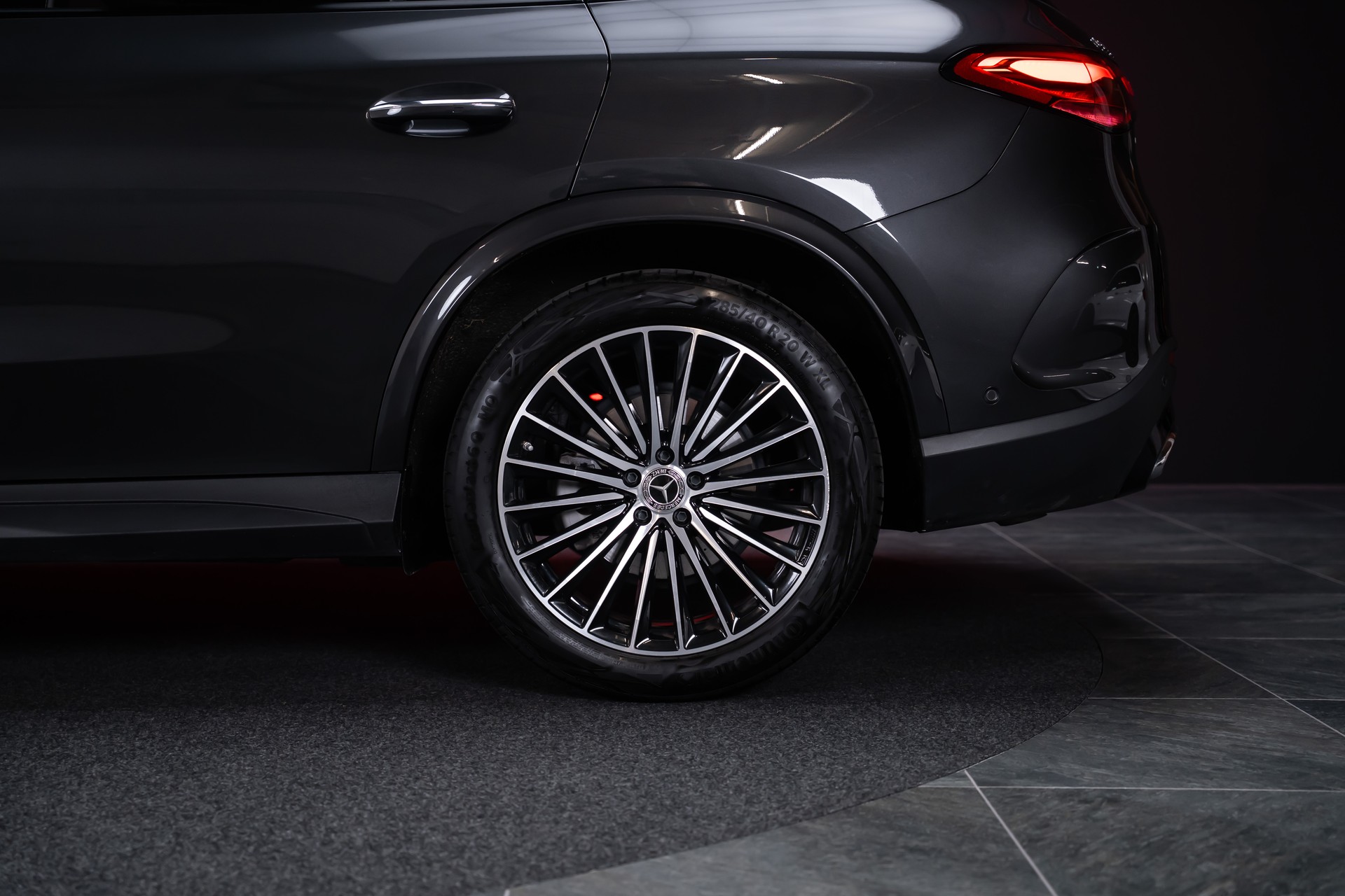 MERCEDES-BENZ GLC 300 AMG Line 4matic / CH-Fahrzeug / Panorama-Schiebedach / Head-Up / Burmester-image-12