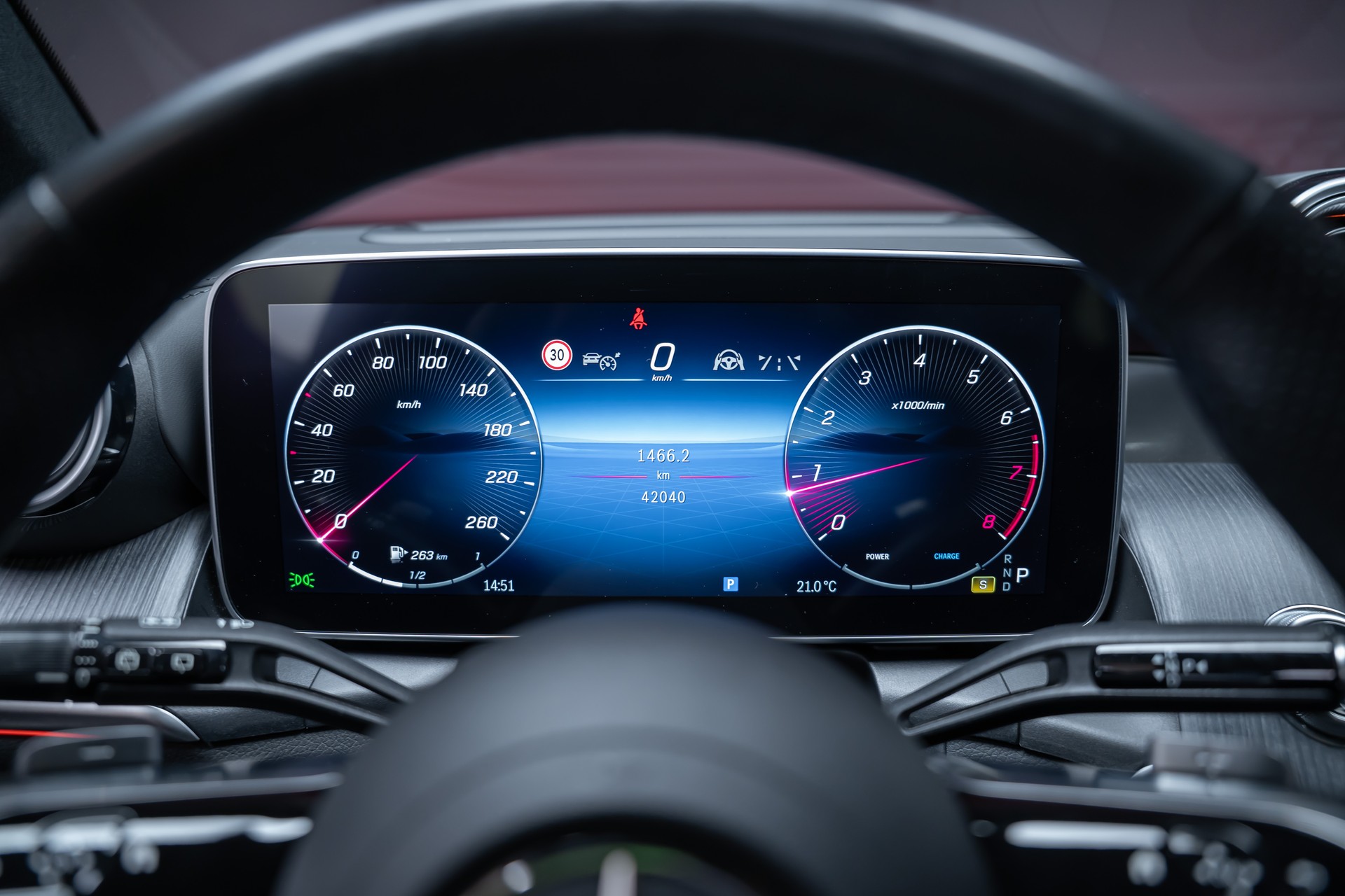 MERCEDES-BENZ GLC 300 AMG Line 4matic / CH-Fahrzeug / Panorama-Schiebedach / Head-Up / Burmester-image-38