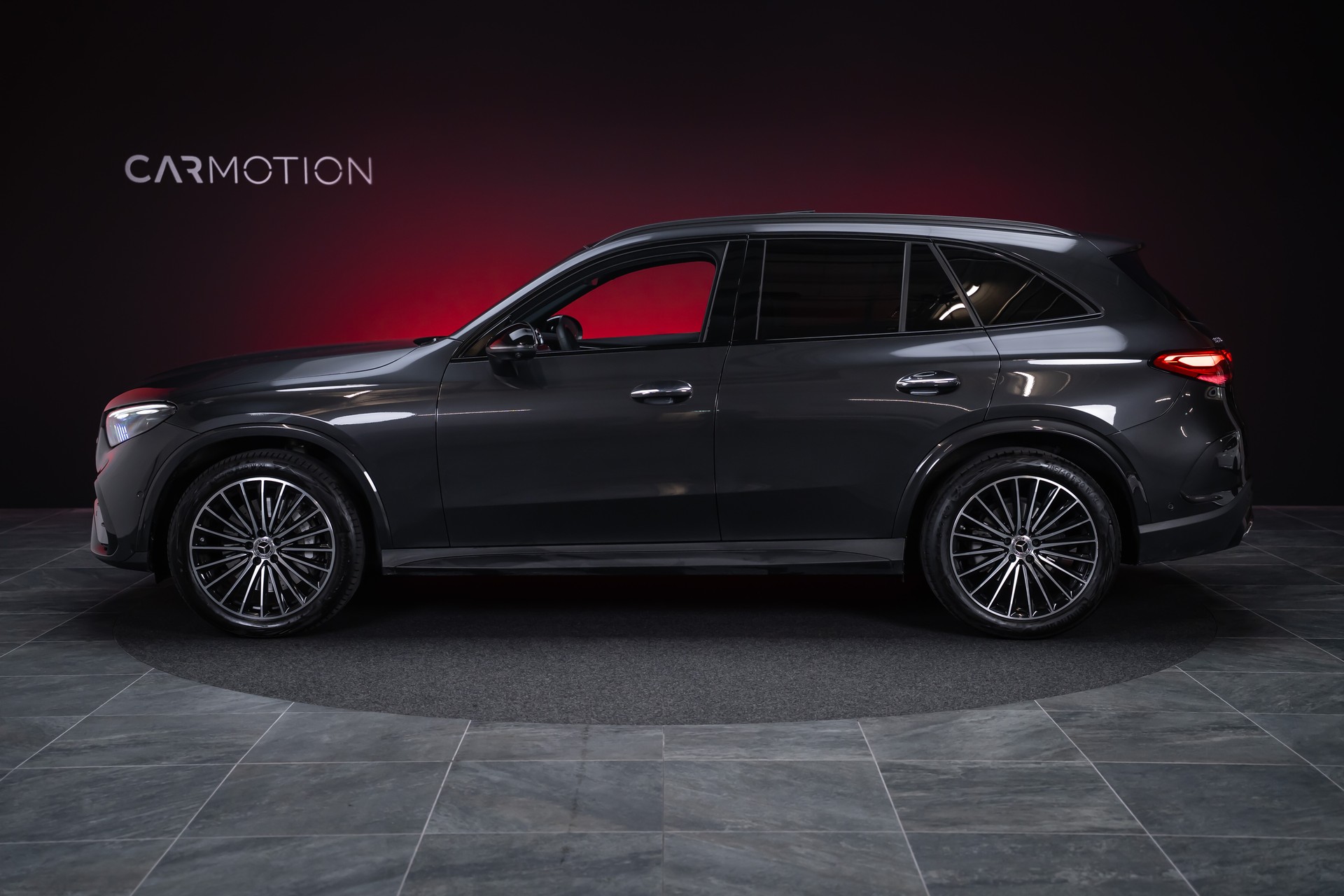 MERCEDES-BENZ GLC 300 AMG Line 4matic / CH-Fahrzeug / Panorama-Schiebedach / Head-Up / Burmester-image-10