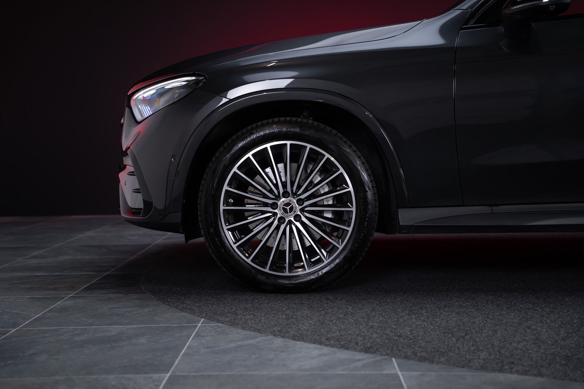 MERCEDES-BENZ GLC 300 AMG Line 4matic / CH-Fahrzeug / Panorama-Schiebedach / Head-Up / Burmester-image-11