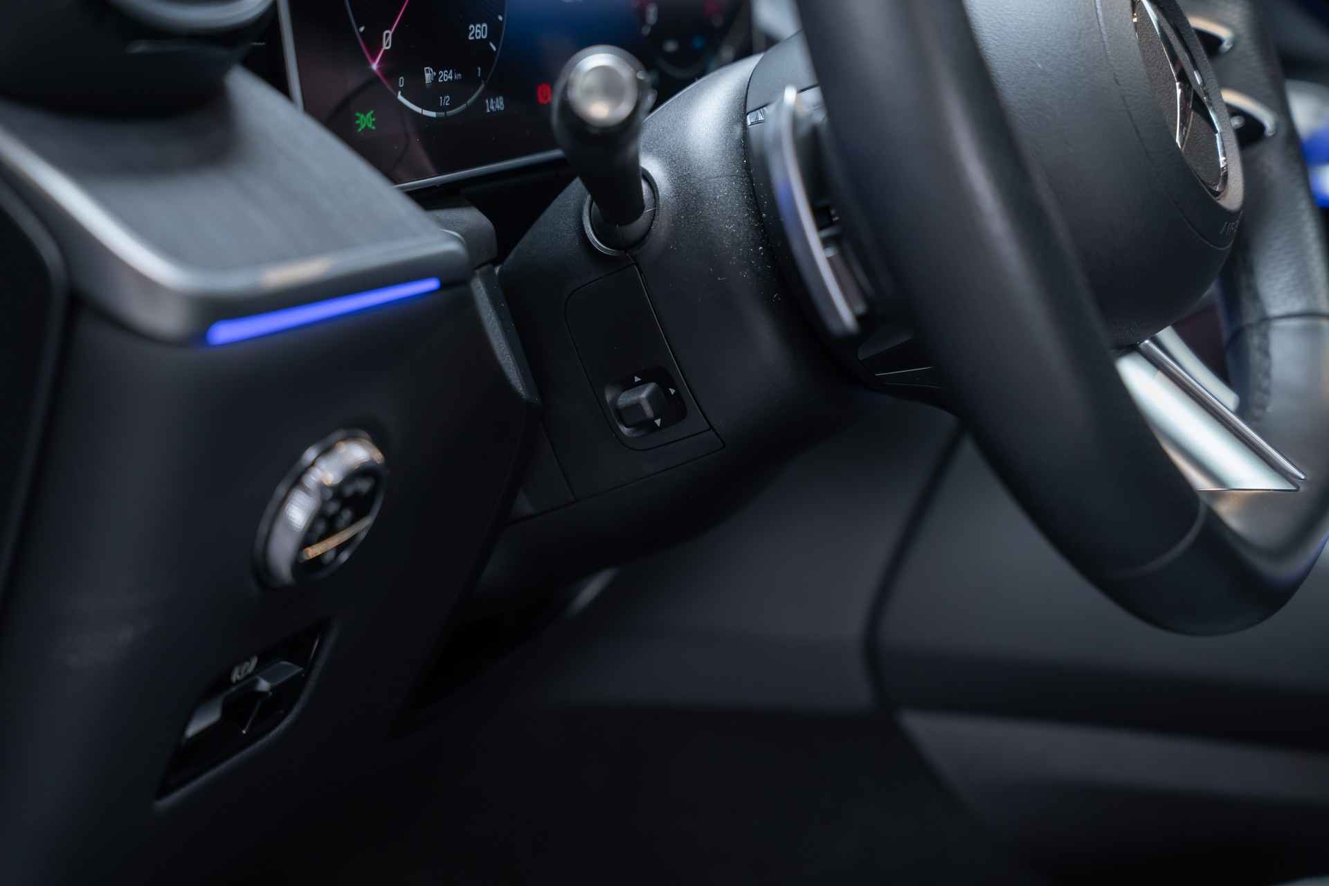 MERCEDES-BENZ GLC 300 AMG Line 4matic / CH-Fahrzeug / Panorama-Schiebedach / Head-Up / Burmester-image-18