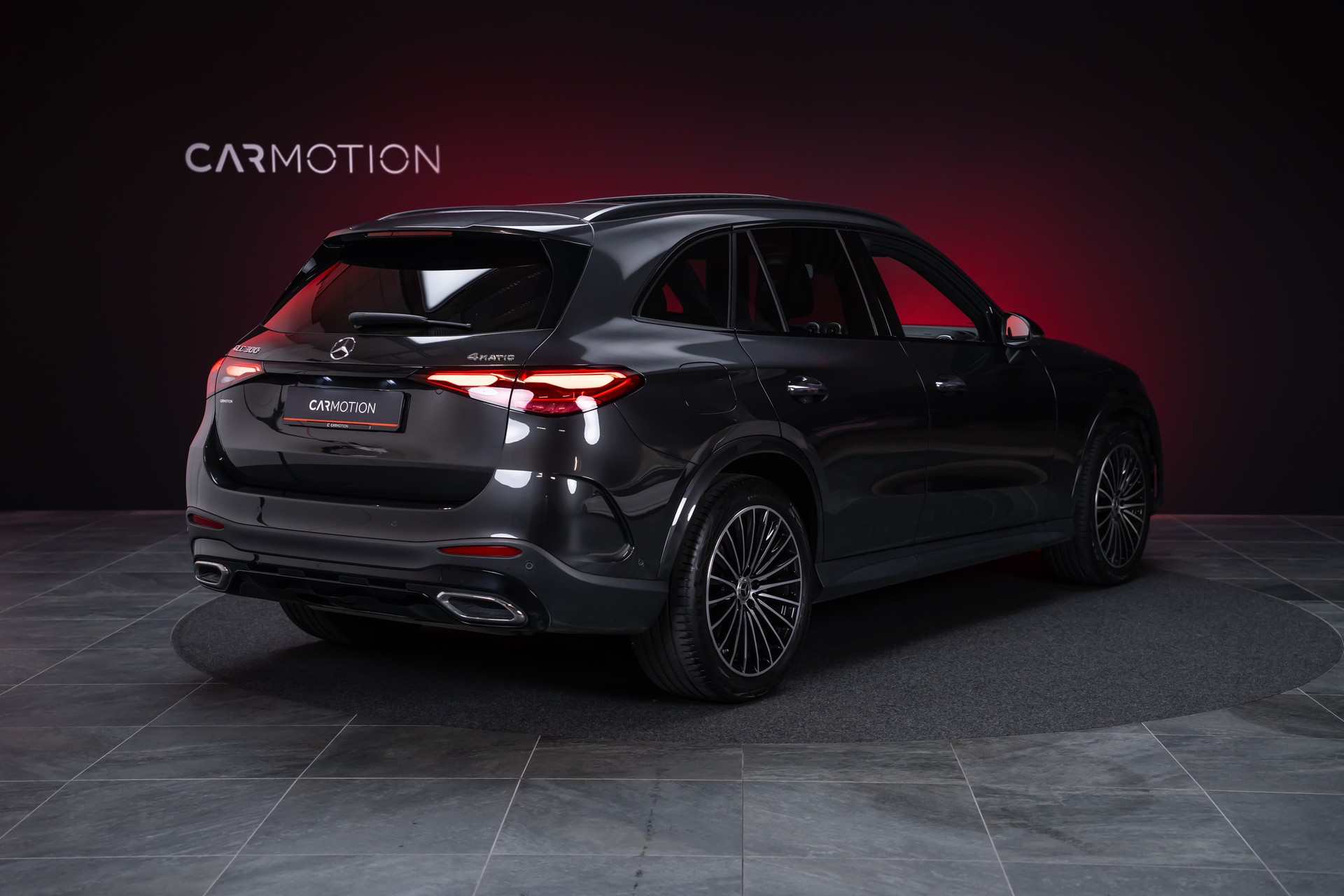 MERCEDES-BENZ GLC 300 AMG Line 4matic / CH-Fahrzeug / Panorama-Schiebedach / Head-Up / Burmester-image-5