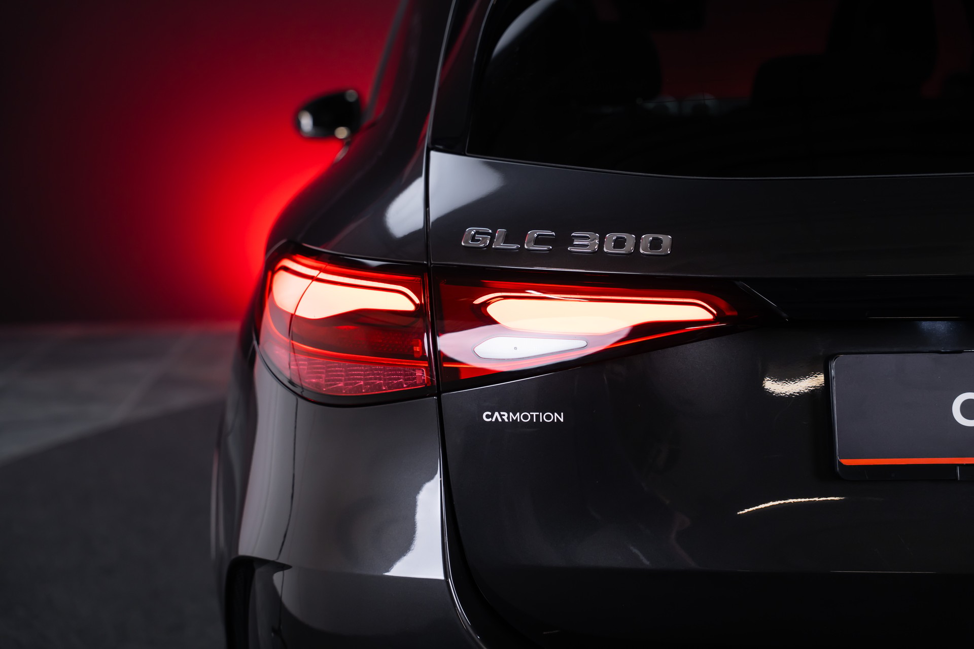MERCEDES-BENZ GLC 300 AMG Line 4matic / CH-Fahrzeug / Panorama-Schiebedach / Head-Up / Burmester-image-7