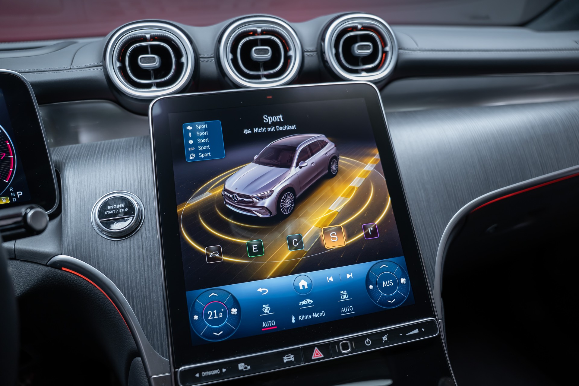 MERCEDES-BENZ GLC 300 AMG Line 4matic / CH-Fahrzeug / Panorama-Schiebedach / Head-Up / Burmester-image-37