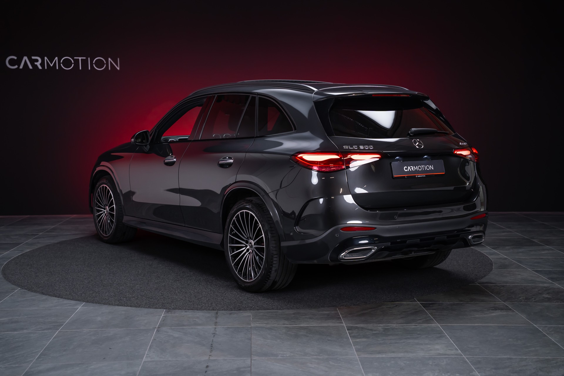 MERCEDES-BENZ GLC 300 AMG Line 4matic / CH-Fahrzeug / Panorama-Schiebedach / Head-Up / Burmester-image-9
