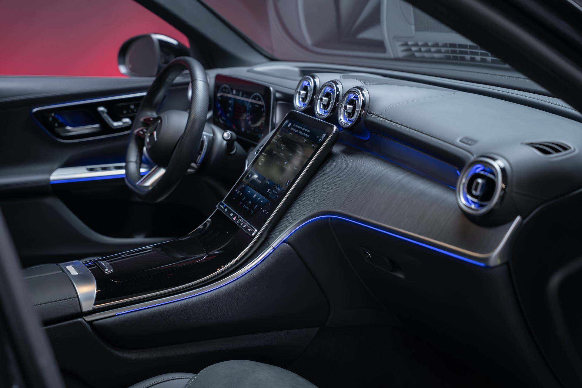 MERCEDES-BENZ GLC 300 AMG Line 4matic / CH-Fahrzeug / Panorama-Schiebedach / Head-Up / Burmester-image-40