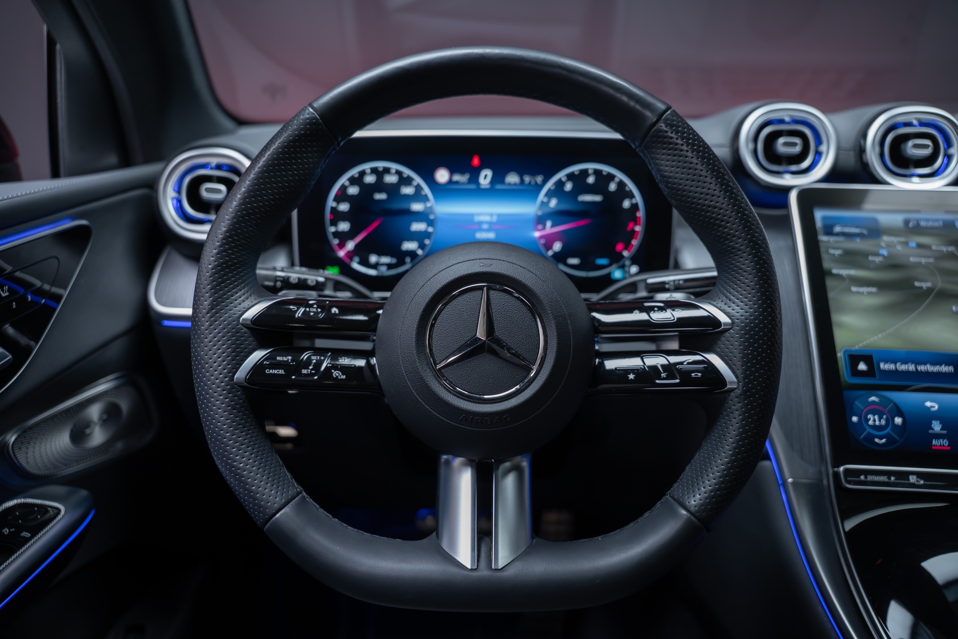 MERCEDES-BENZ GLC 300 AMG Line 4matic / CH-Fahrzeug / Panorama-Schiebedach / Head-Up / Burmester-image-26