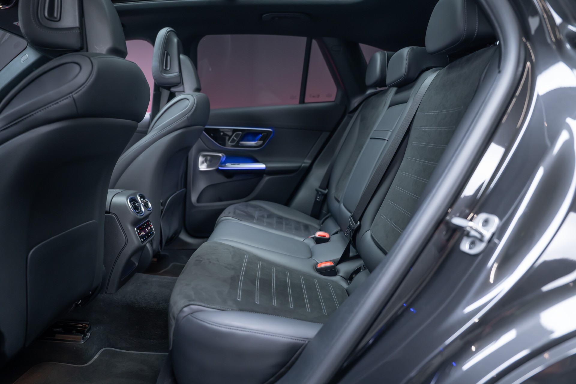 MERCEDES-BENZ GLC 300 AMG Line 4matic / CH-Fahrzeug / Panorama-Schiebedach / Head-Up / Burmester-image-21