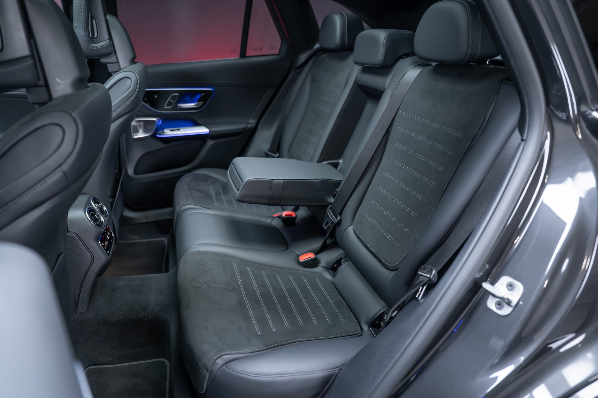 MERCEDES-BENZ GLC 300 AMG Line 4matic / CH-Fahrzeug / Panorama-Schiebedach / Head-Up / Burmester-image-22