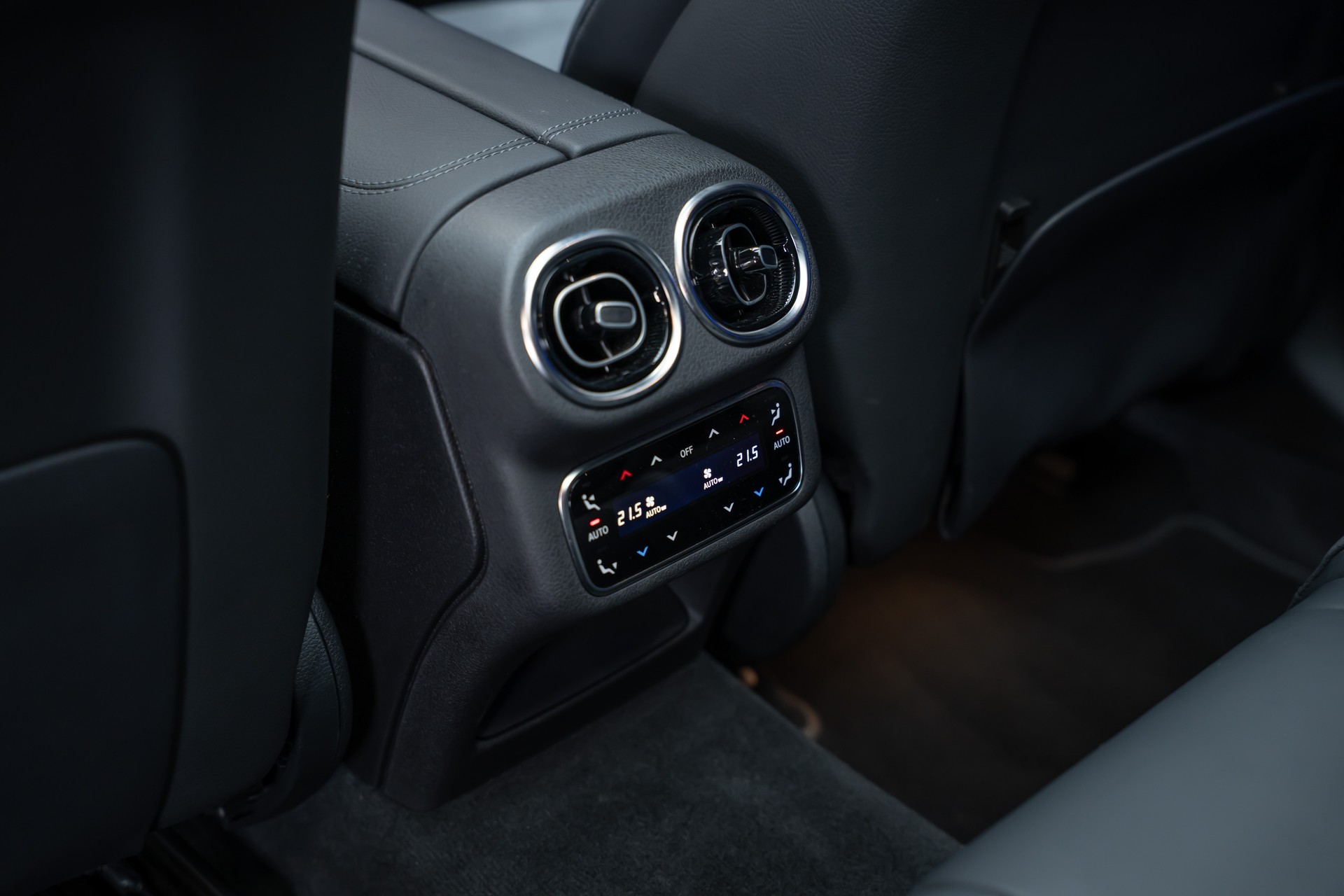 MERCEDES-BENZ GLC 300 AMG Line 4matic / CH-Fahrzeug / Panorama-Schiebedach / Head-Up / Burmester-image-23