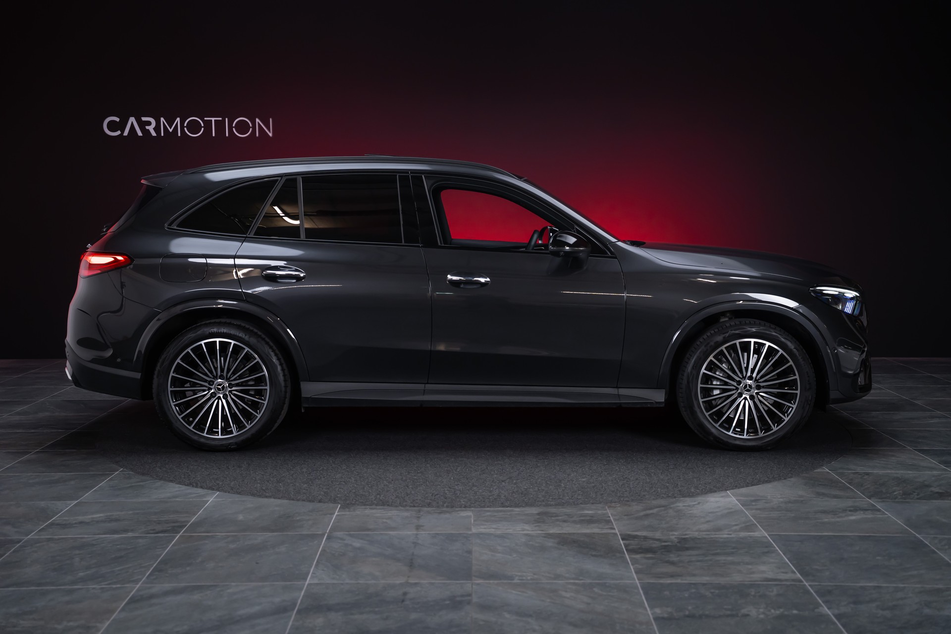 MERCEDES-BENZ GLC 300 AMG Line 4matic / CH-Fahrzeug / Panorama-Schiebedach / Head-Up / Burmester-image-4