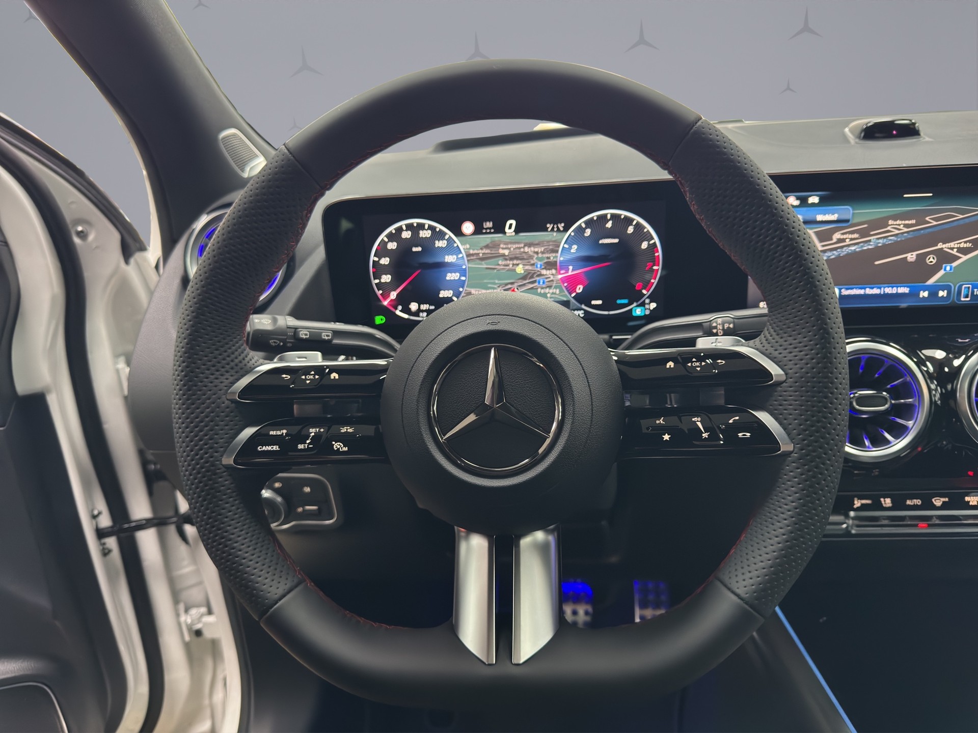 MERCEDES-BENZ GLA-Klasse H247 GLA 250 Swiss Star AMG Line 4matic-image-12
