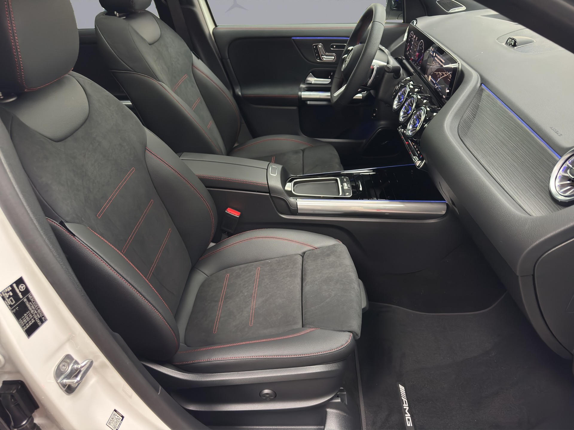MERCEDES-BENZ GLA-Klasse H247 GLA 250 Swiss Star AMG Line 4matic-image-16