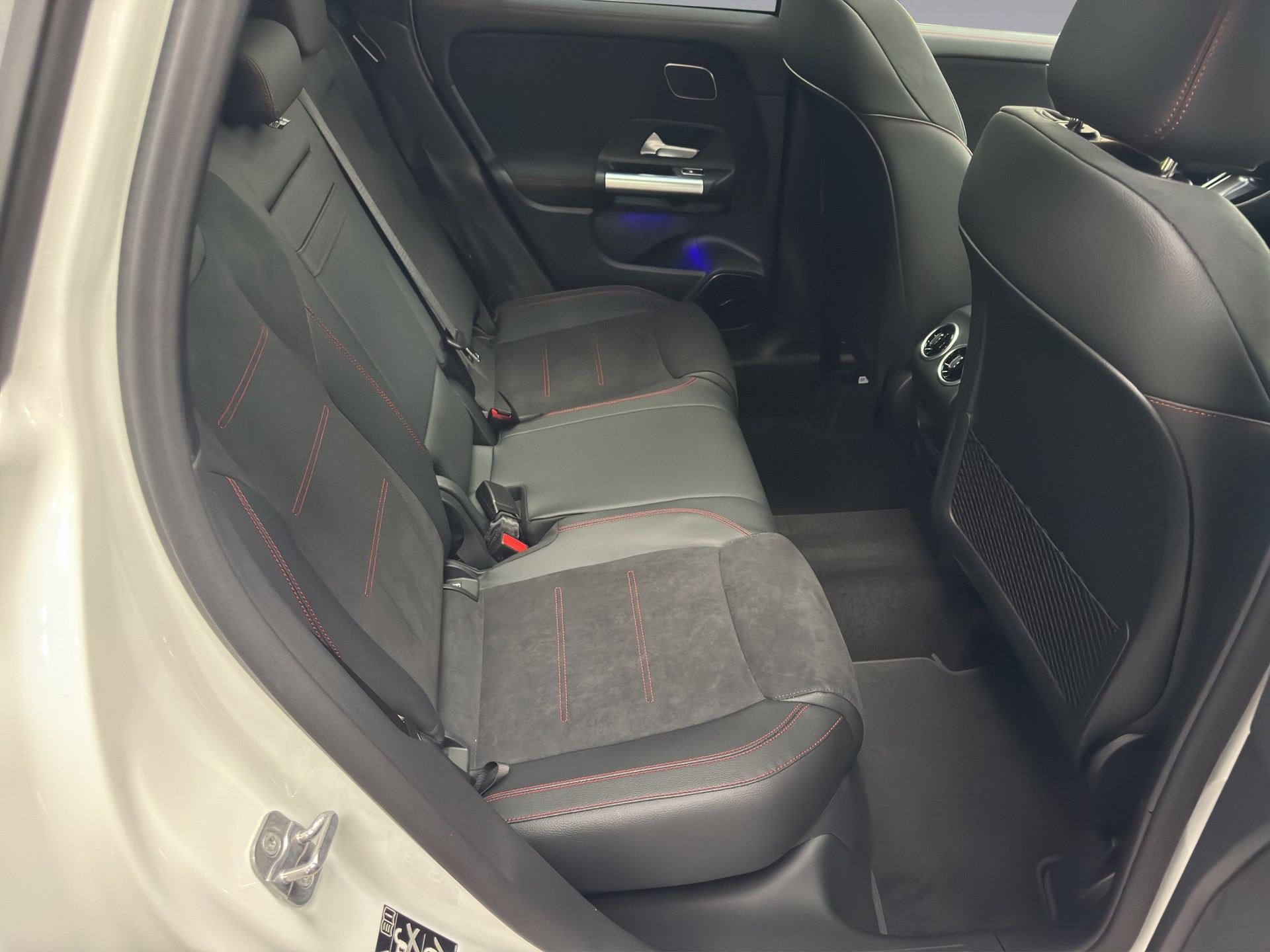 MERCEDES-BENZ GLA-Klasse H247 GLA 250 Swiss Star AMG Line 4matic-image-17