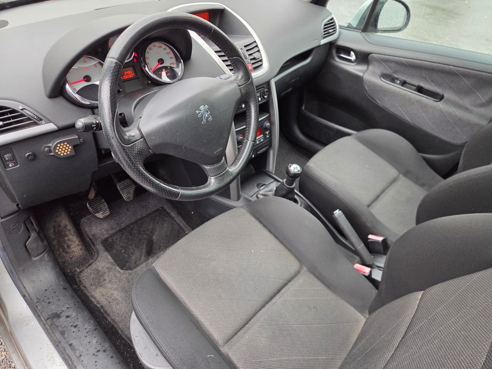 PEUGEOT 207 SW 1.4 16V Trendy-image-6