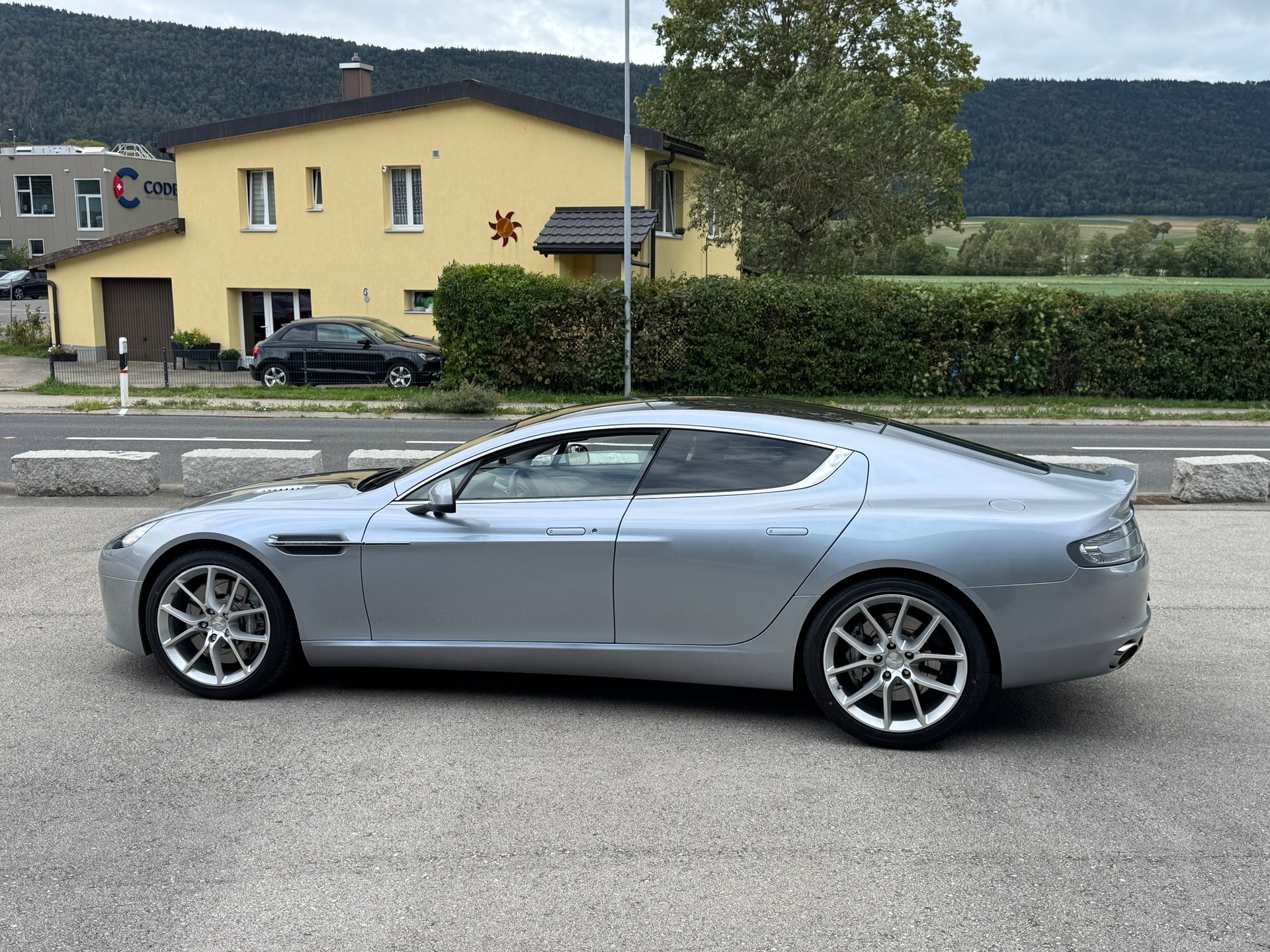ASTON MARTIN Rapide S Centenary Edition 5.9 V12 Touchtronic 2-image-5