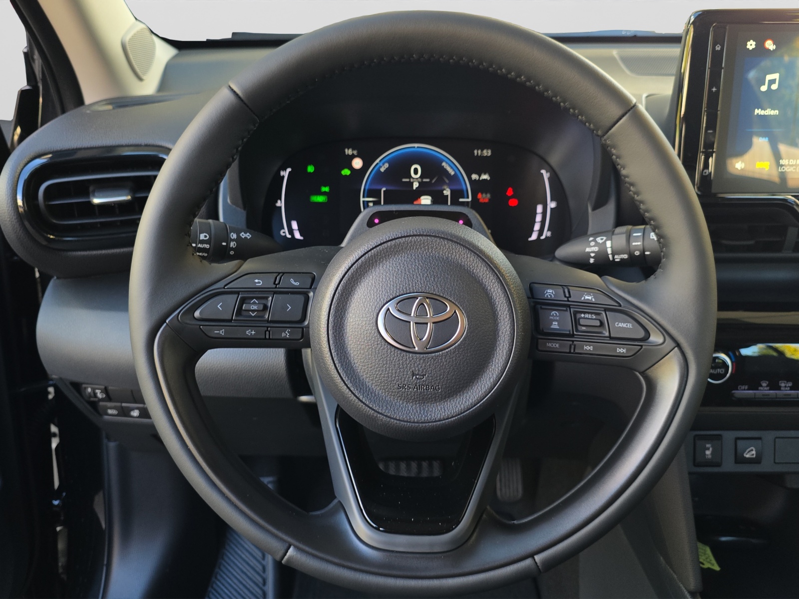 TOYOTA Yaris Cross 1.5 VVT-i HSD Comfort AWD-i-image-8
