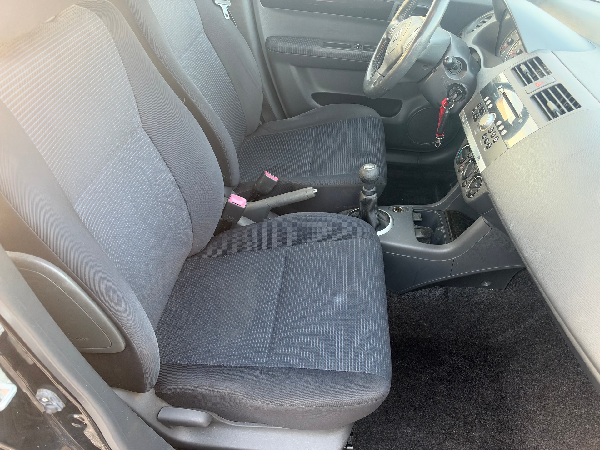 SUZUKI Swift 1.3i 16V GL Top 4x4-image-7