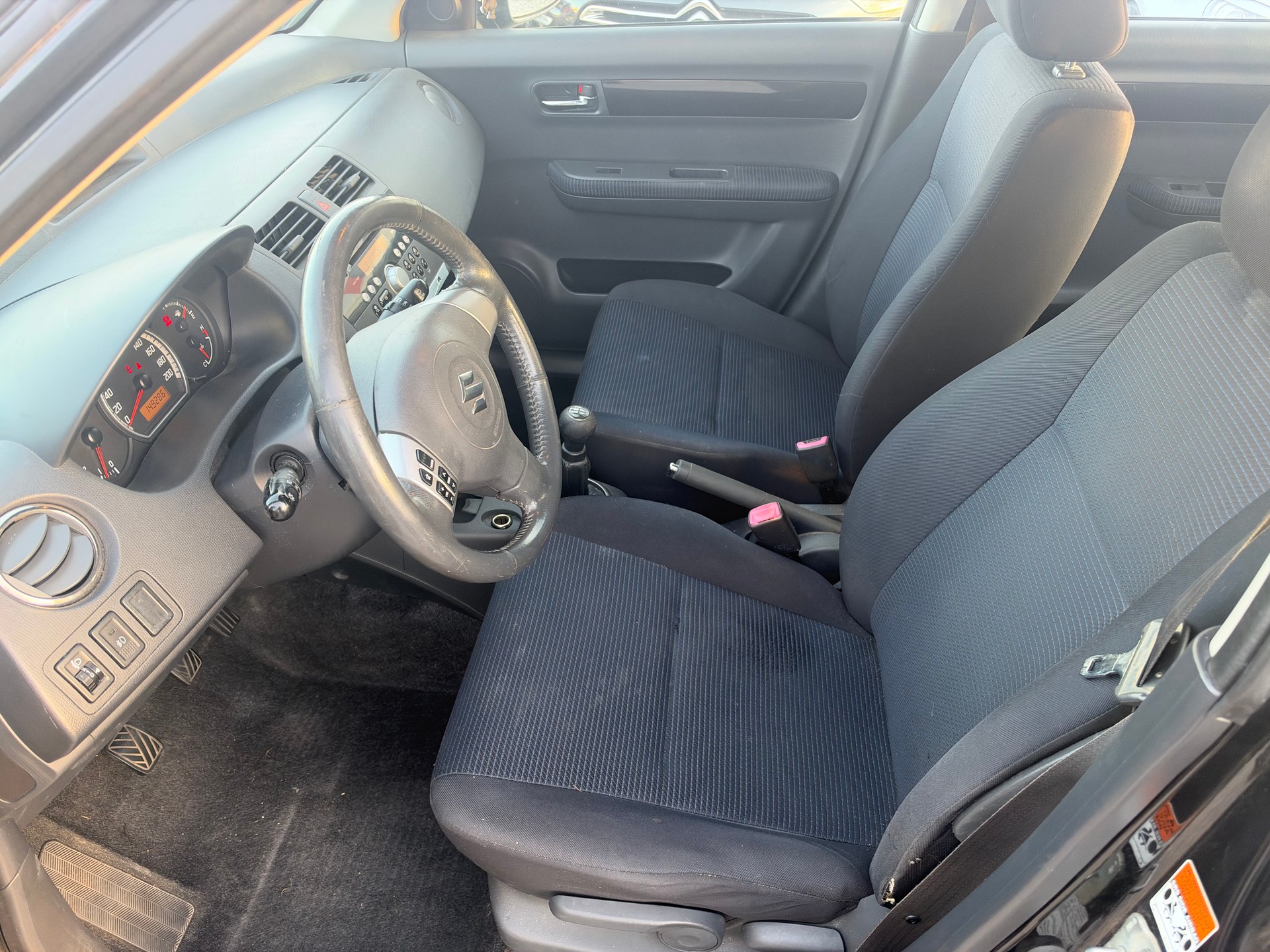 SUZUKI Swift 1.3i 16V GL Top 4x4-image-5