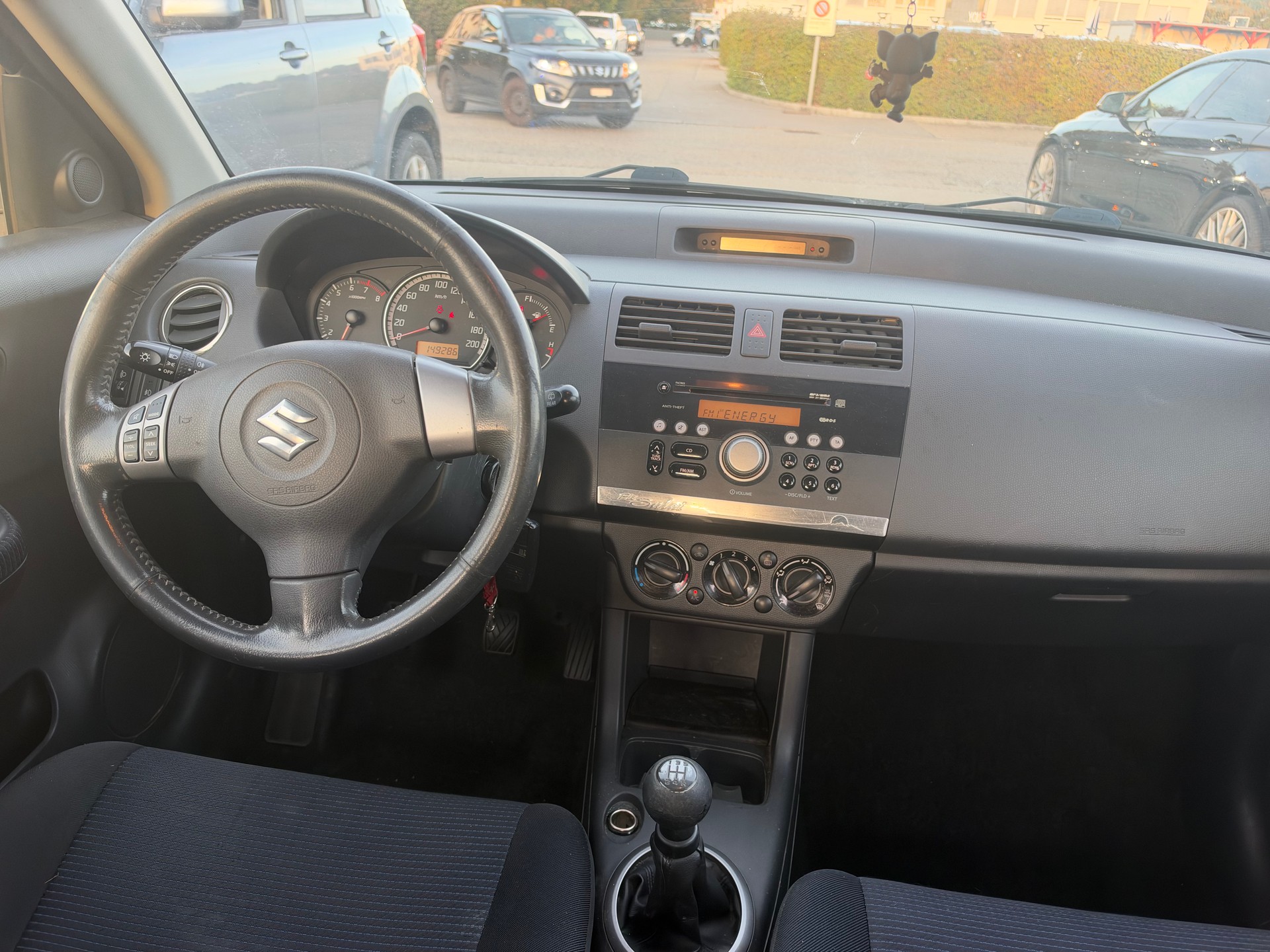 SUZUKI Swift 1.3i 16V GL Top 4x4-image-6