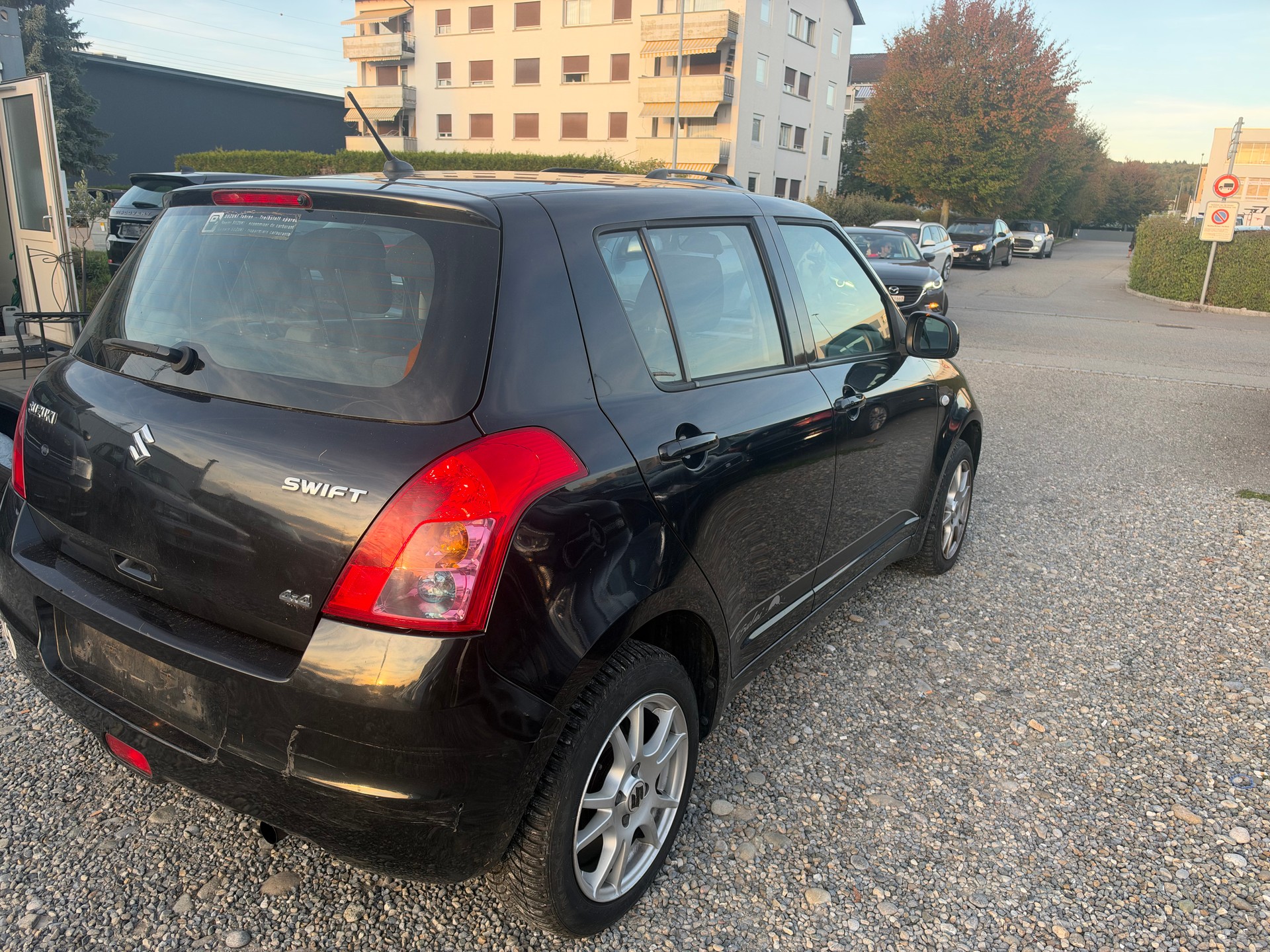 SUZUKI Swift 1.3i 16V GL Top 4x4-image-3