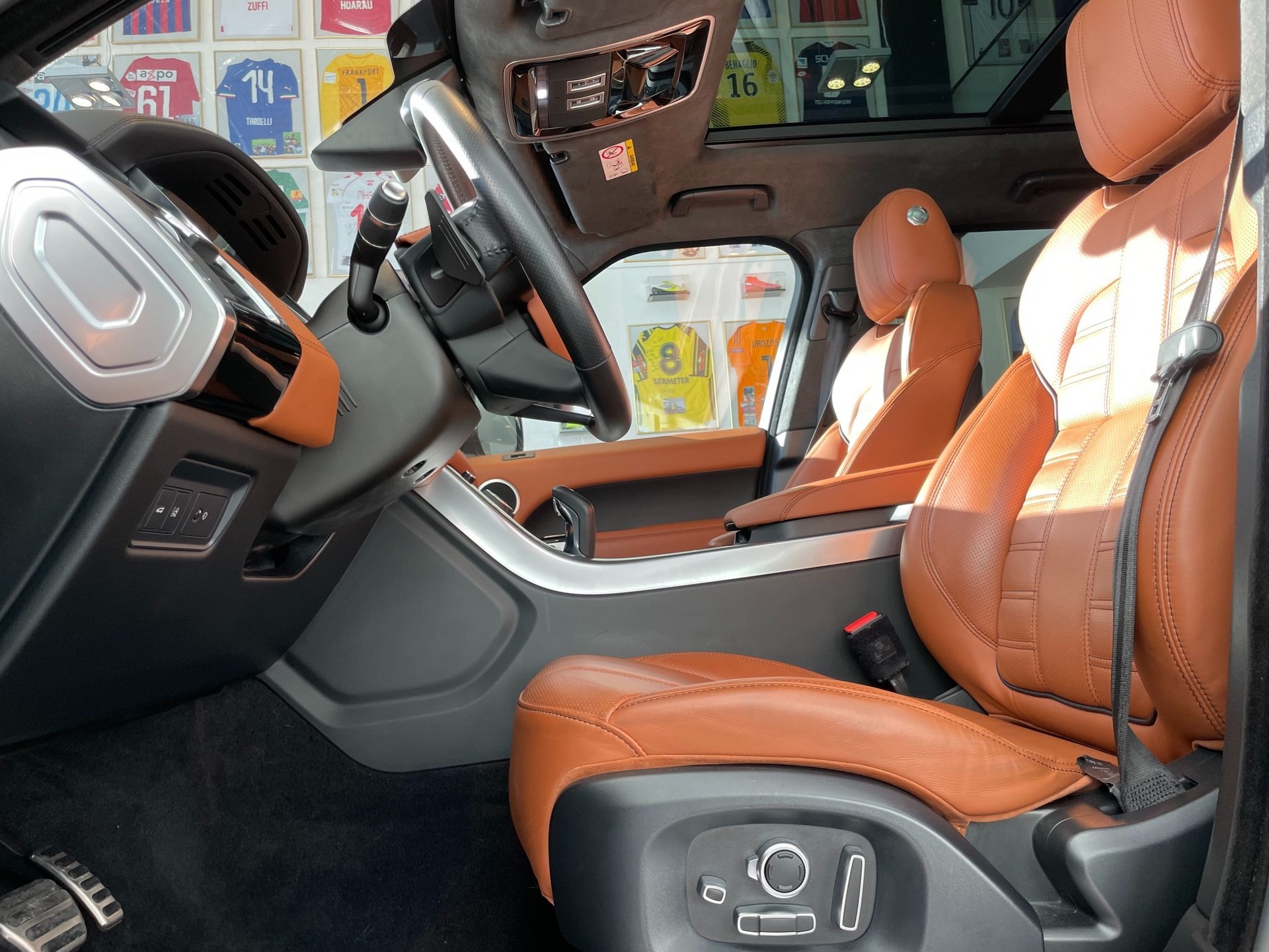LAND ROVER Range Rover Sport 4.4 SDV8 Autobiography Dynamic A-image-3