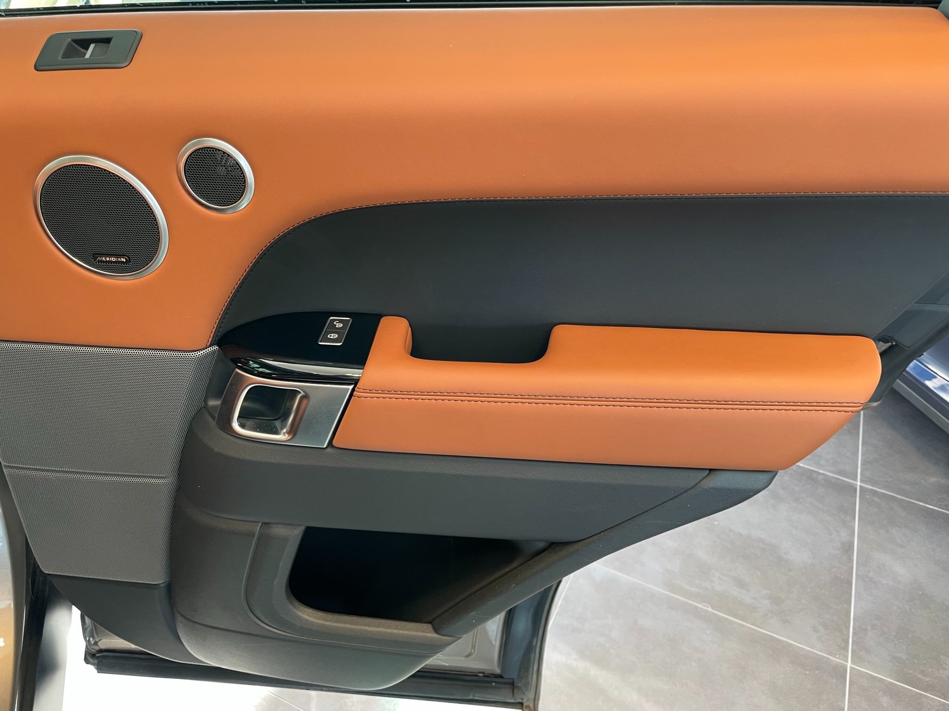 LAND ROVER Range Rover Sport 4.4 SDV8 Autobiography Dynamic A-image-19