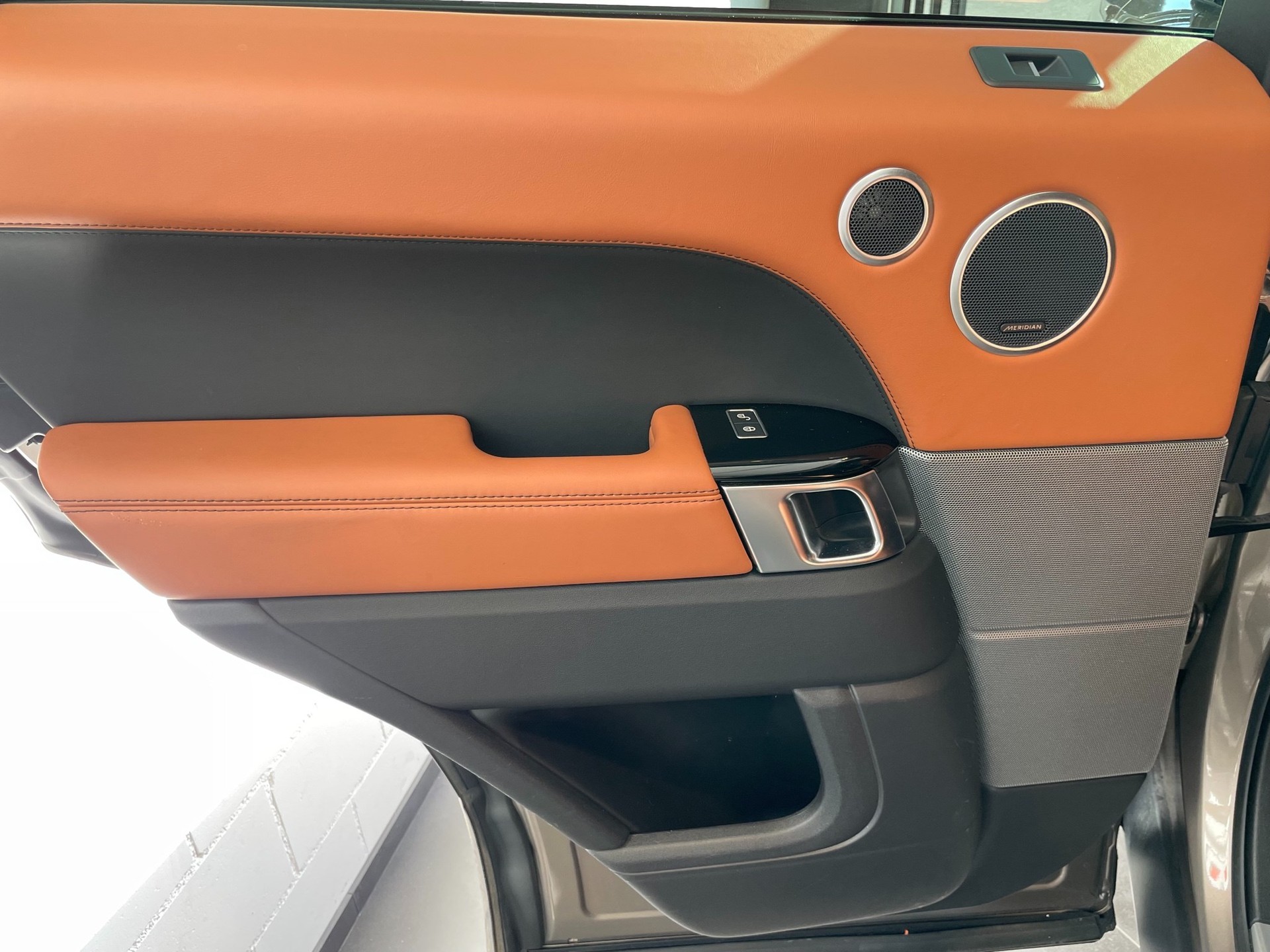 LAND ROVER Range Rover Sport 4.4 SDV8 Autobiography Dynamic A-image-17