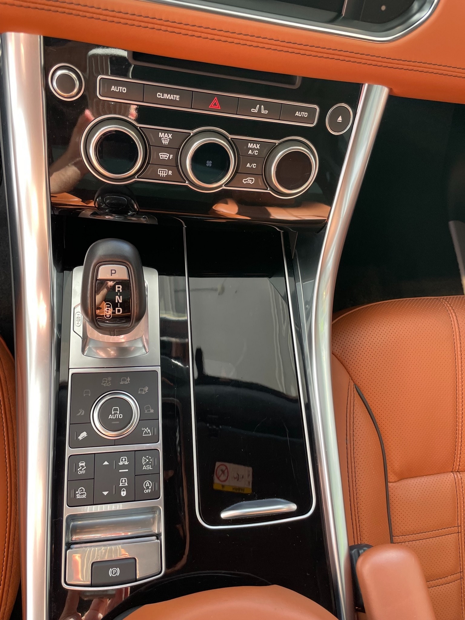 LAND ROVER Range Rover Sport 4.4 SDV8 Autobiography Dynamic A-image-9