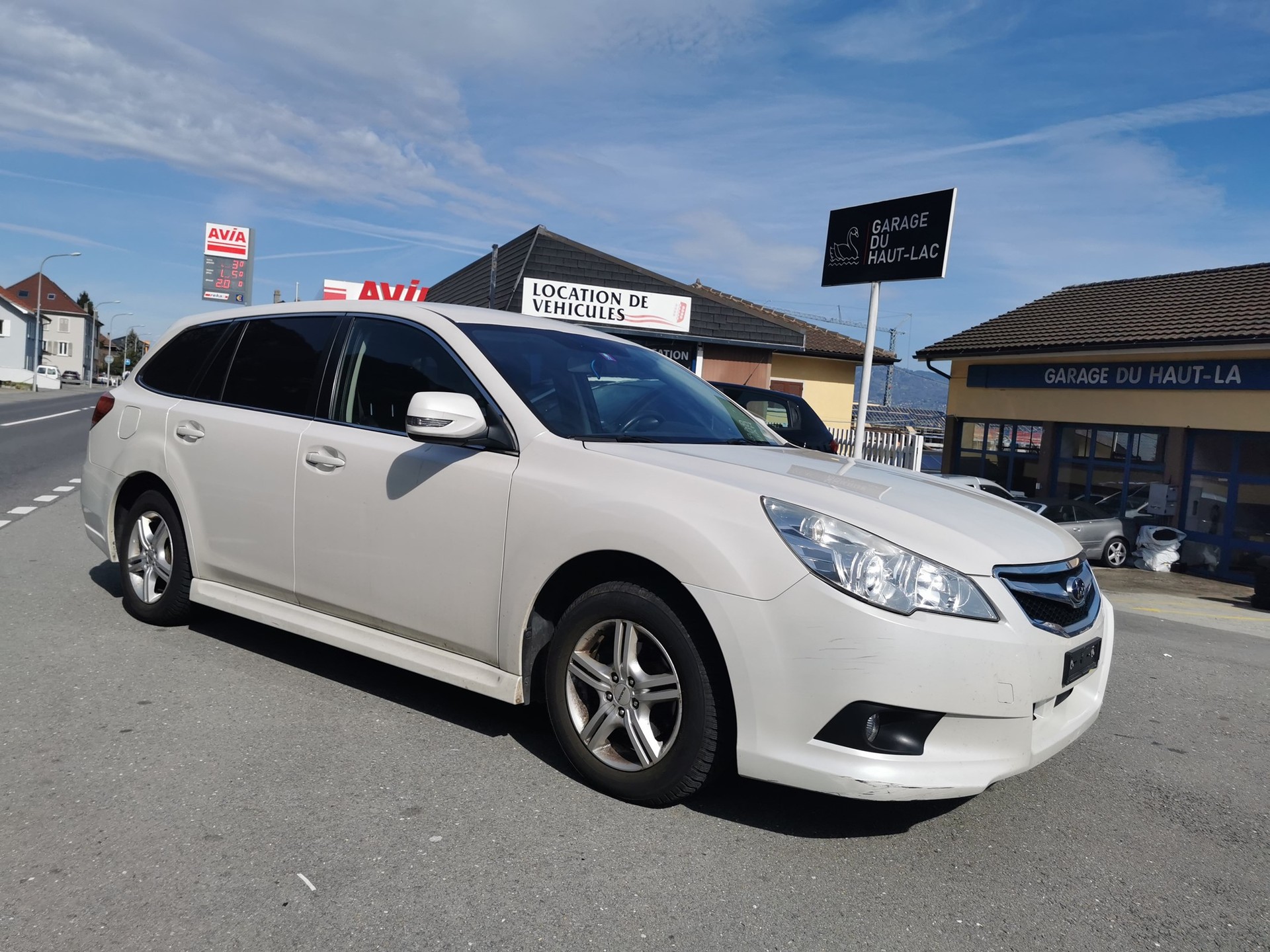 SUBARU Legacy 2.0i Limited AWD-image-0