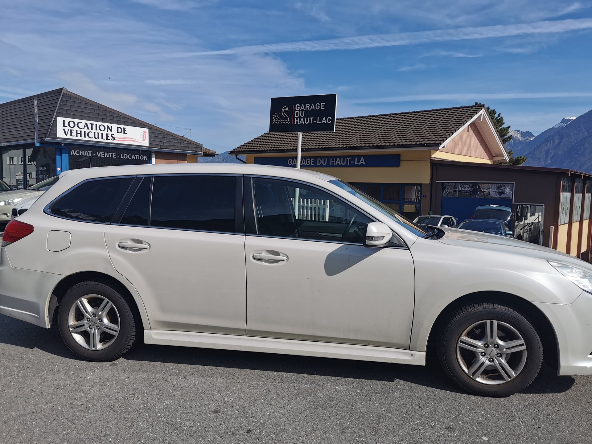 SUBARU Legacy 2.0i Limited AWD-image-3