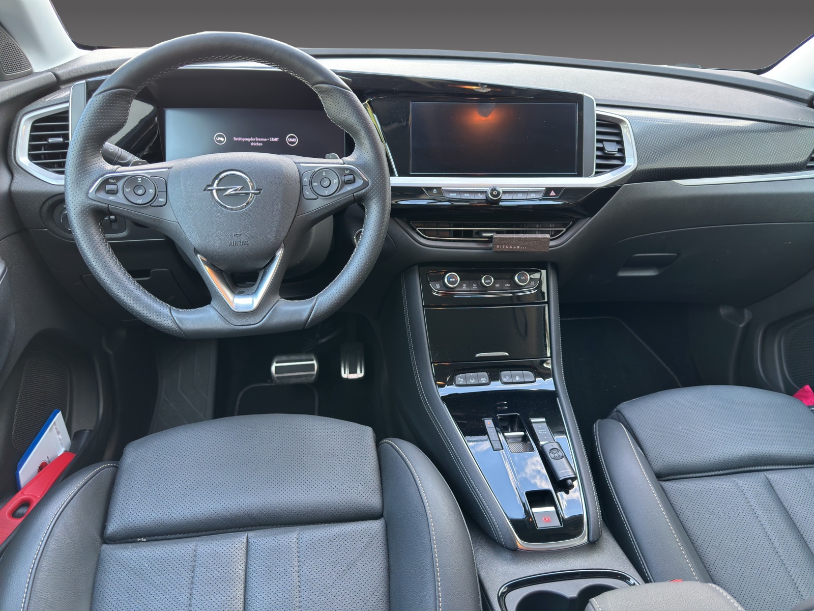 OPEL Grandland 1.6 Hybrid4 GSe Automatik-image-3
