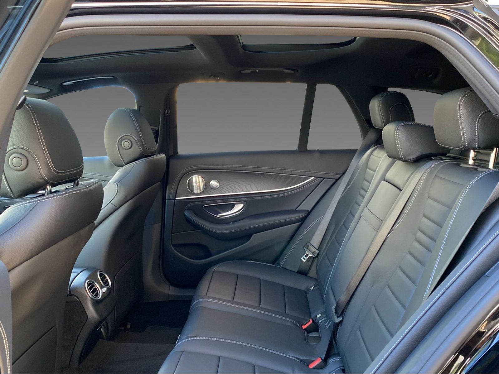 MERCEDES-BENZ E 220 d T 4M Swiss Star-image-10
