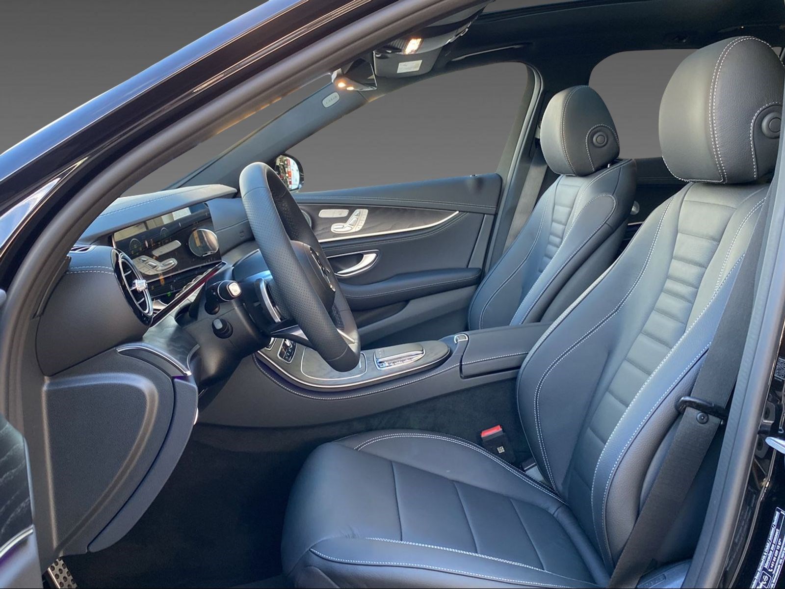 MERCEDES-BENZ E 220 d T 4M Swiss Star-image-6