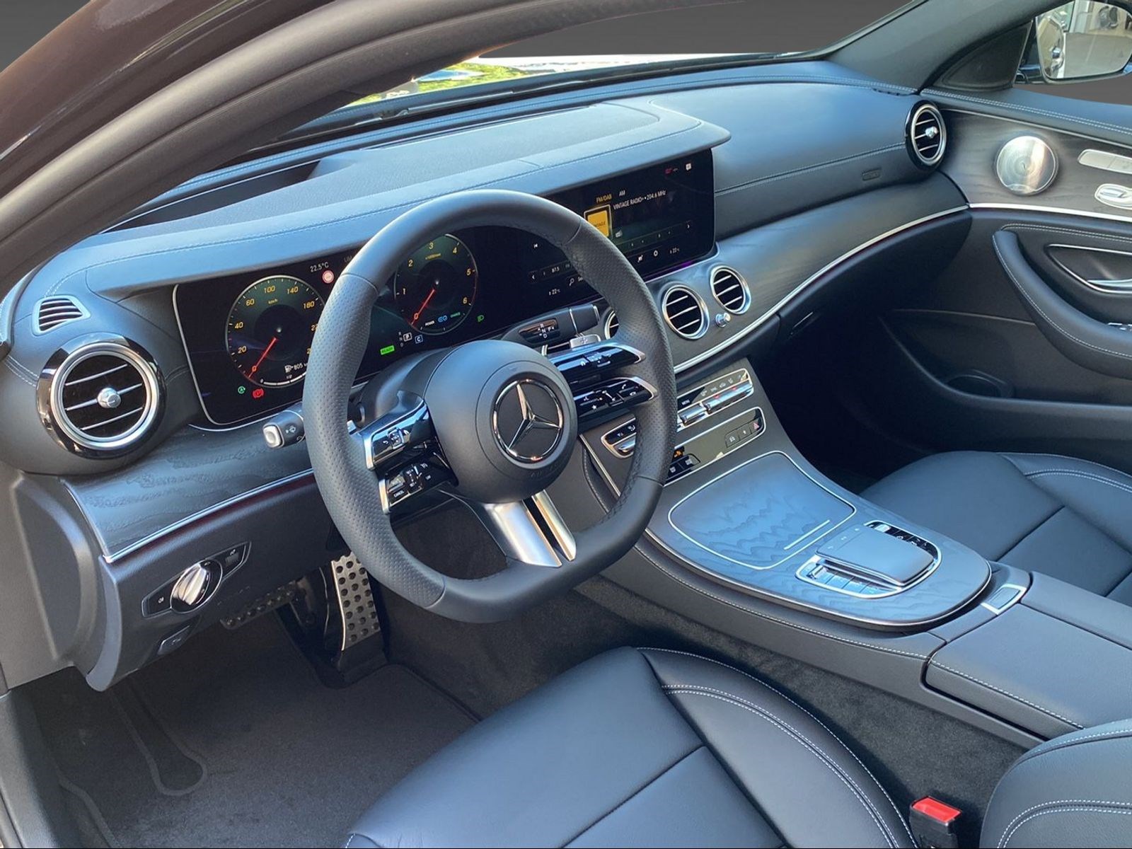 MERCEDES-BENZ E 220 d T 4M Swiss Star-image-7