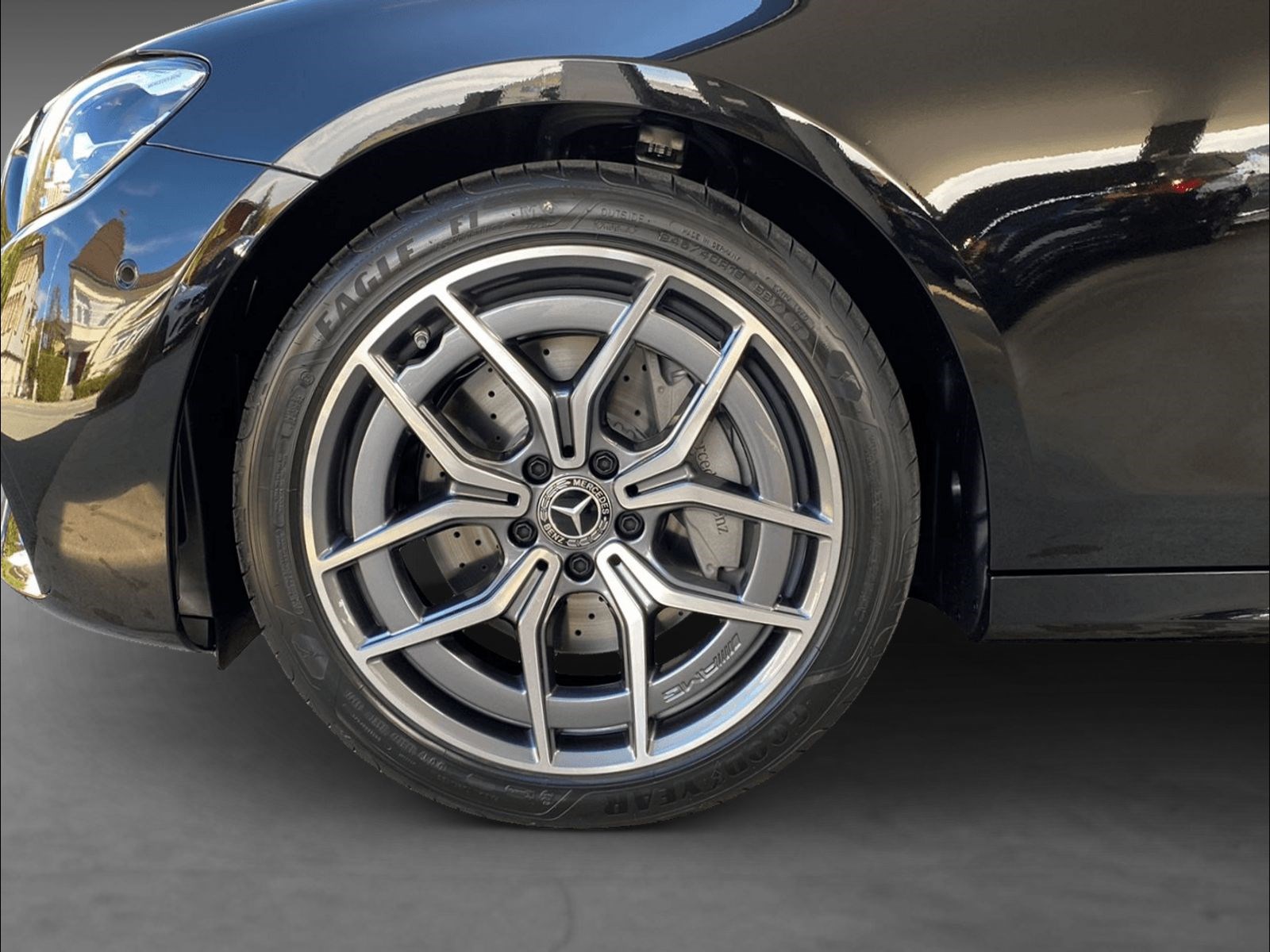 MERCEDES-BENZ E 220 d T 4M Swiss Star-image-5