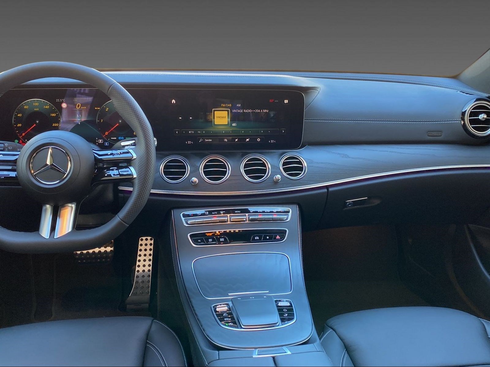 MERCEDES-BENZ E 220 d T 4M Swiss Star-image-9