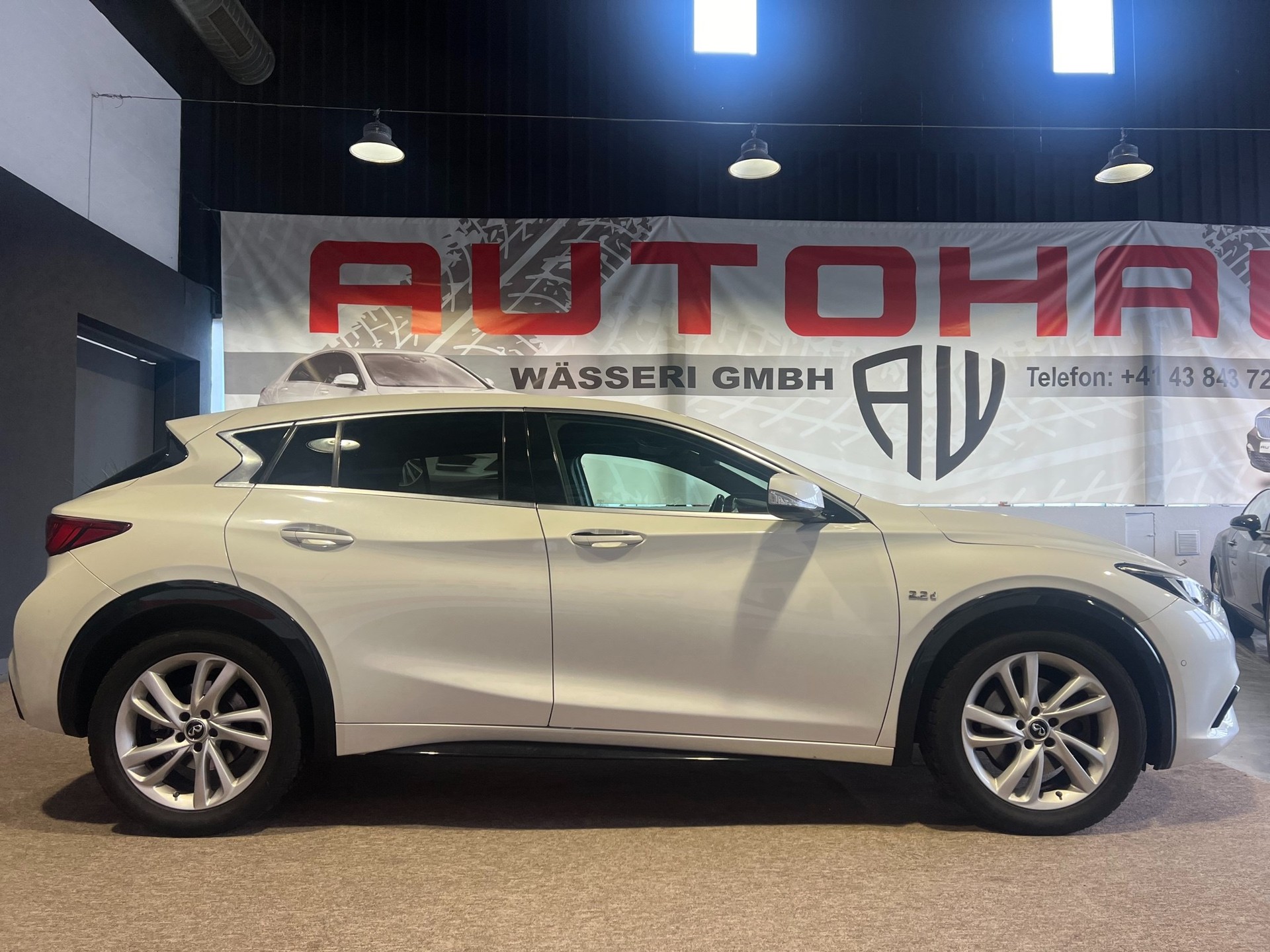 INFINITI Q30 2.2d Sport Tech AWD DCT-showroom-element-1