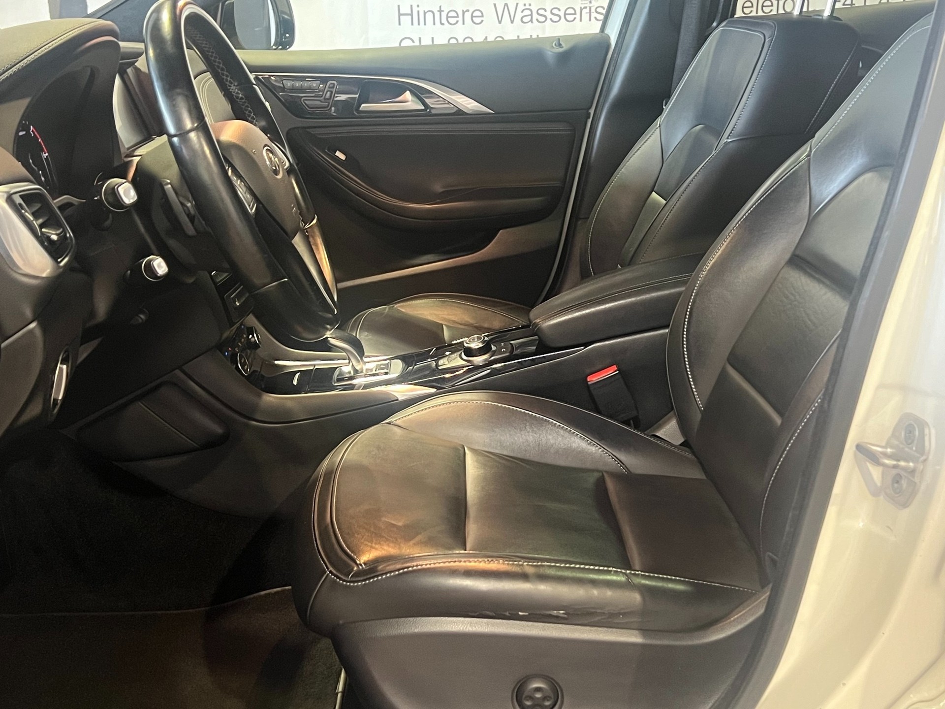 INFINITI Q30 2.2d Sport Tech AWD DCT-image-11