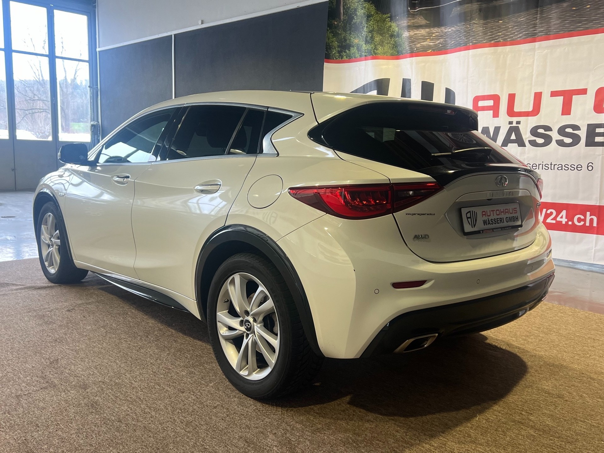 INFINITI Q30 2.2d Sport Tech AWD DCT-image-4