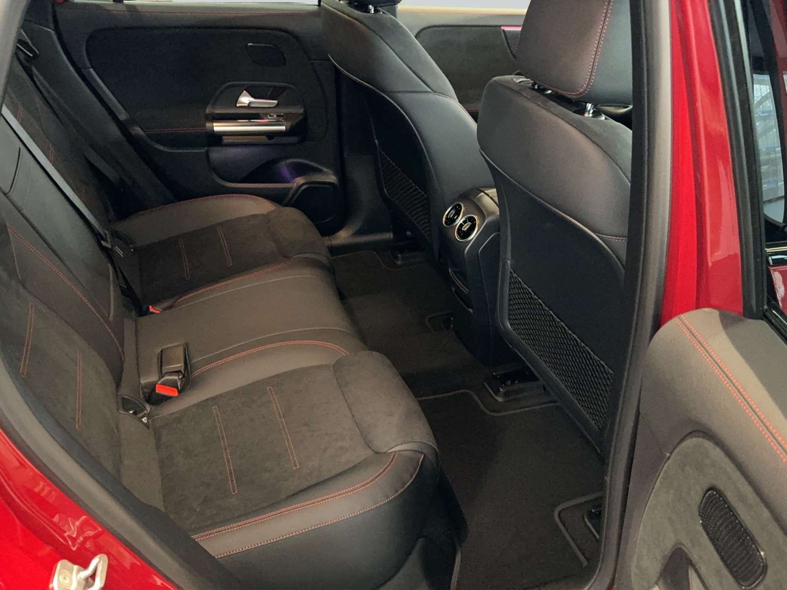 MERCEDES-BENZ EQA 250 66,5kWh-image-11
