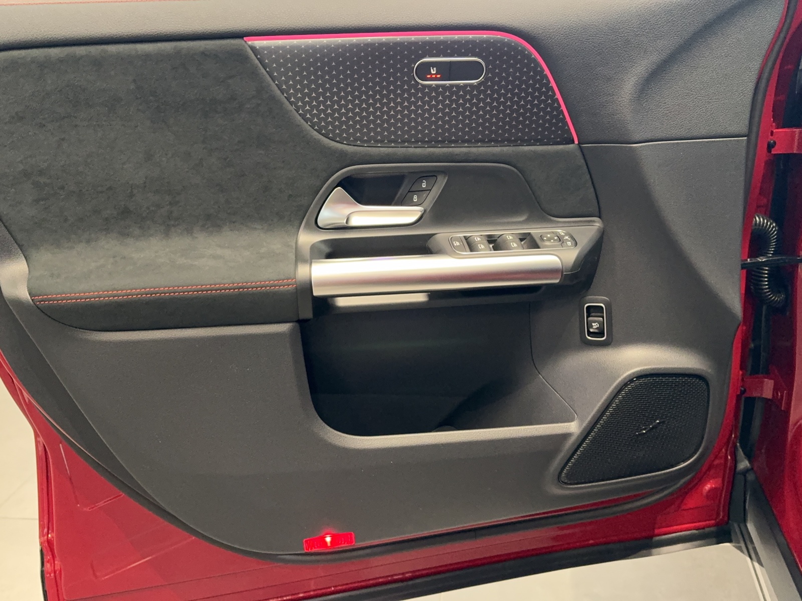 MERCEDES-BENZ EQA 250 66,5kWh-image-10