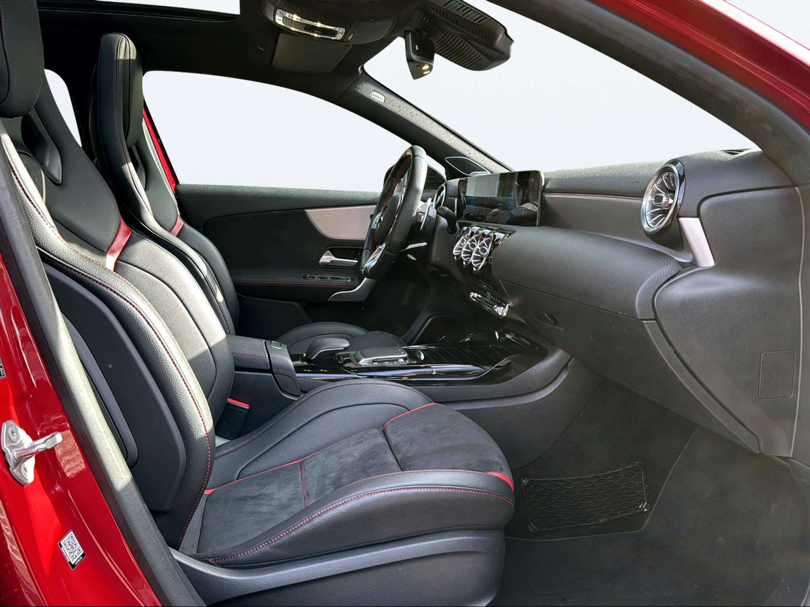 MERCEDES-BENZ A 35 AMG 4Matic Speedshift-image-15