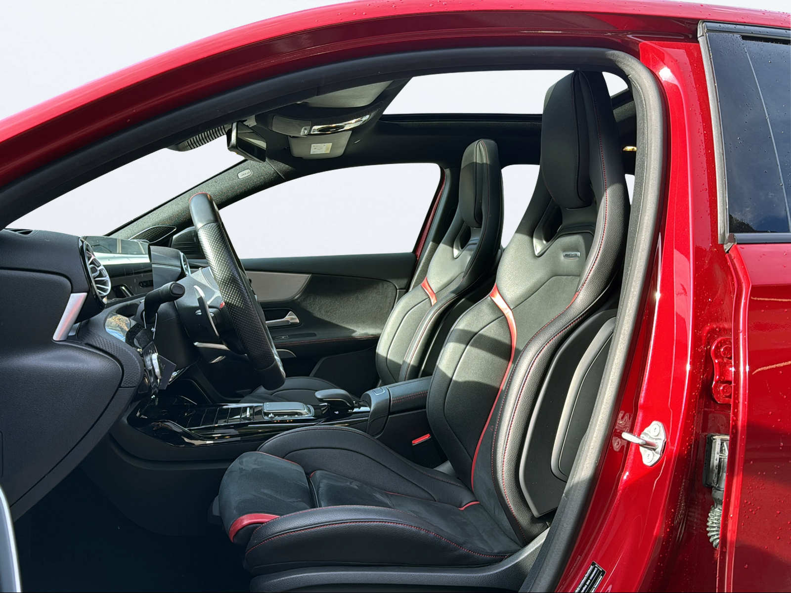 MERCEDES-BENZ A 35 AMG 4Matic Speedshift-image-10