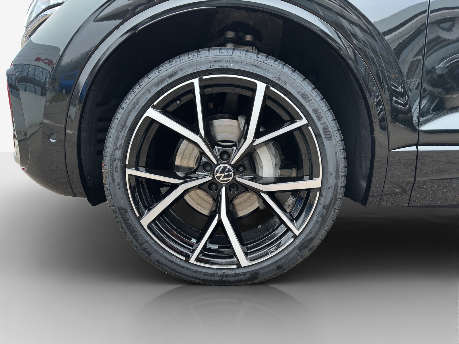 VW Touareg 3.0 TDI R-Line Tiptronic-image-14