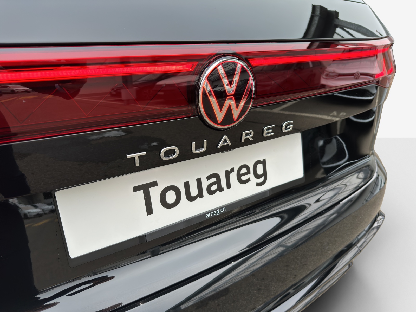 VW Touareg 3.0 TDI R-Line Tiptronic-image-15