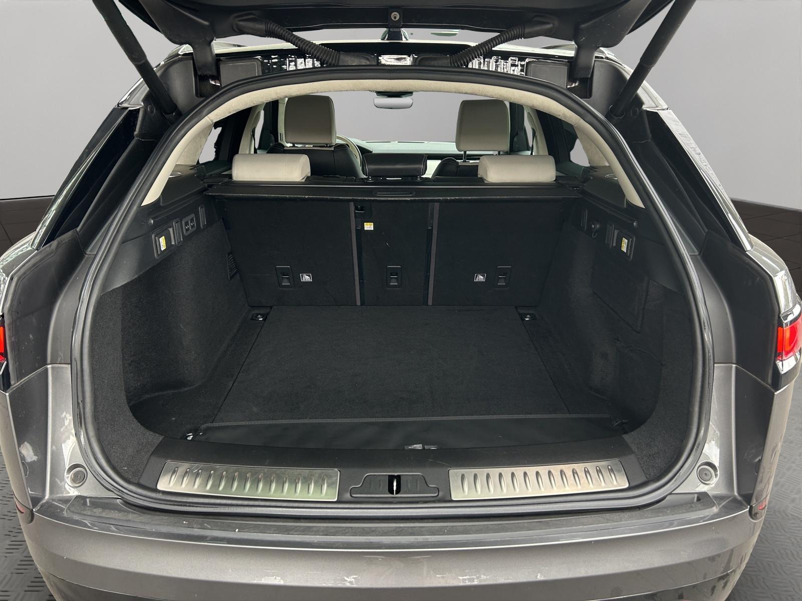 LAND ROVER Range Rover Velar 3.0 V6 R-Dynamic-image-26