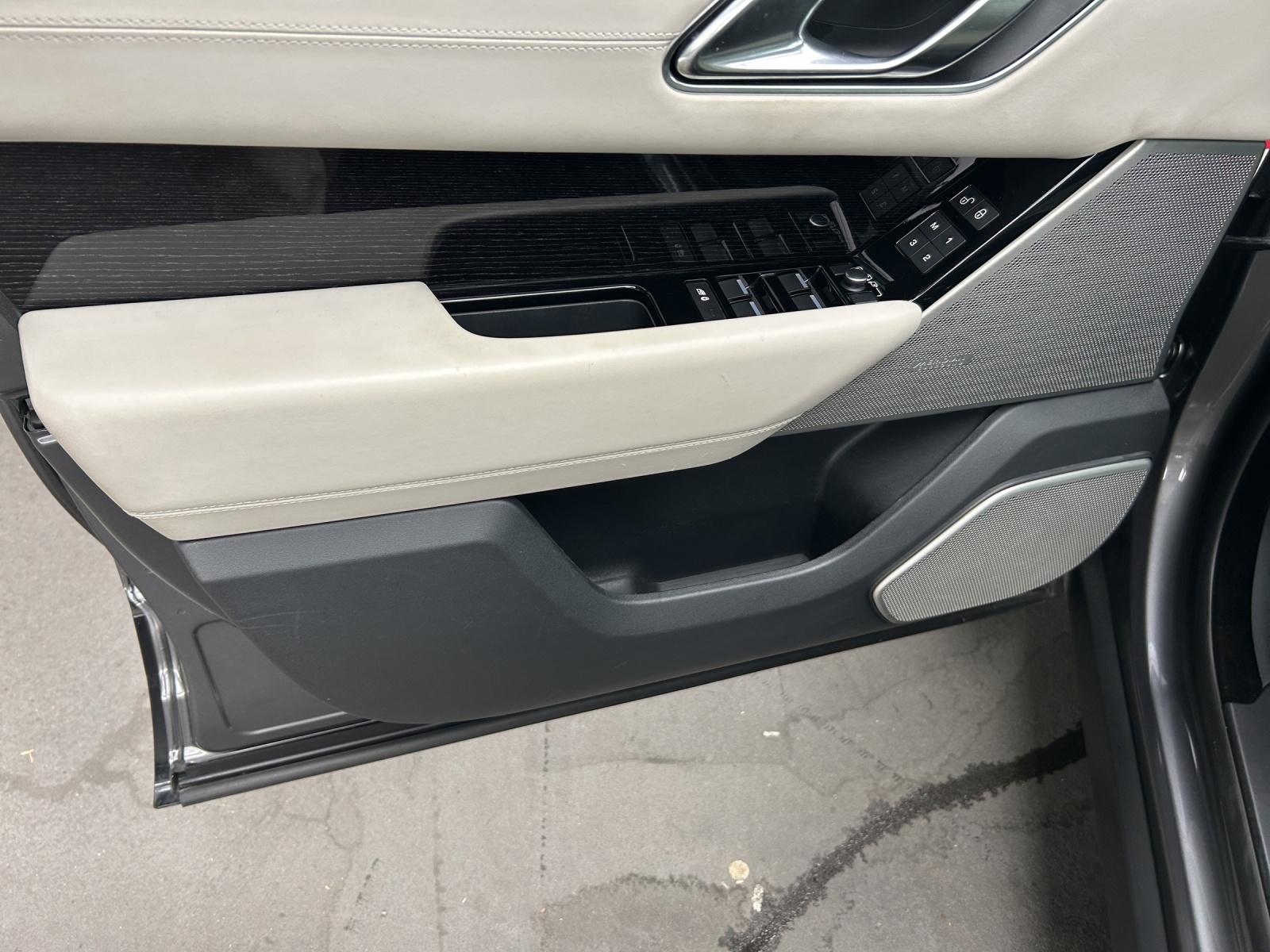 LAND ROVER Range Rover Velar 3.0 V6 R-Dynamic-image-16