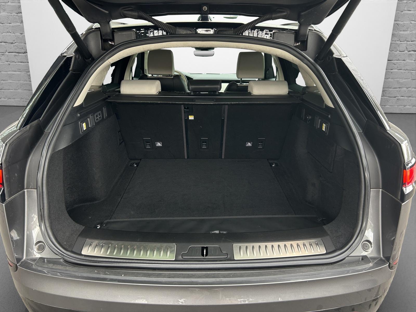 LAND ROVER Range Rover Velar 3.0 V6 R-Dynamic-image-26